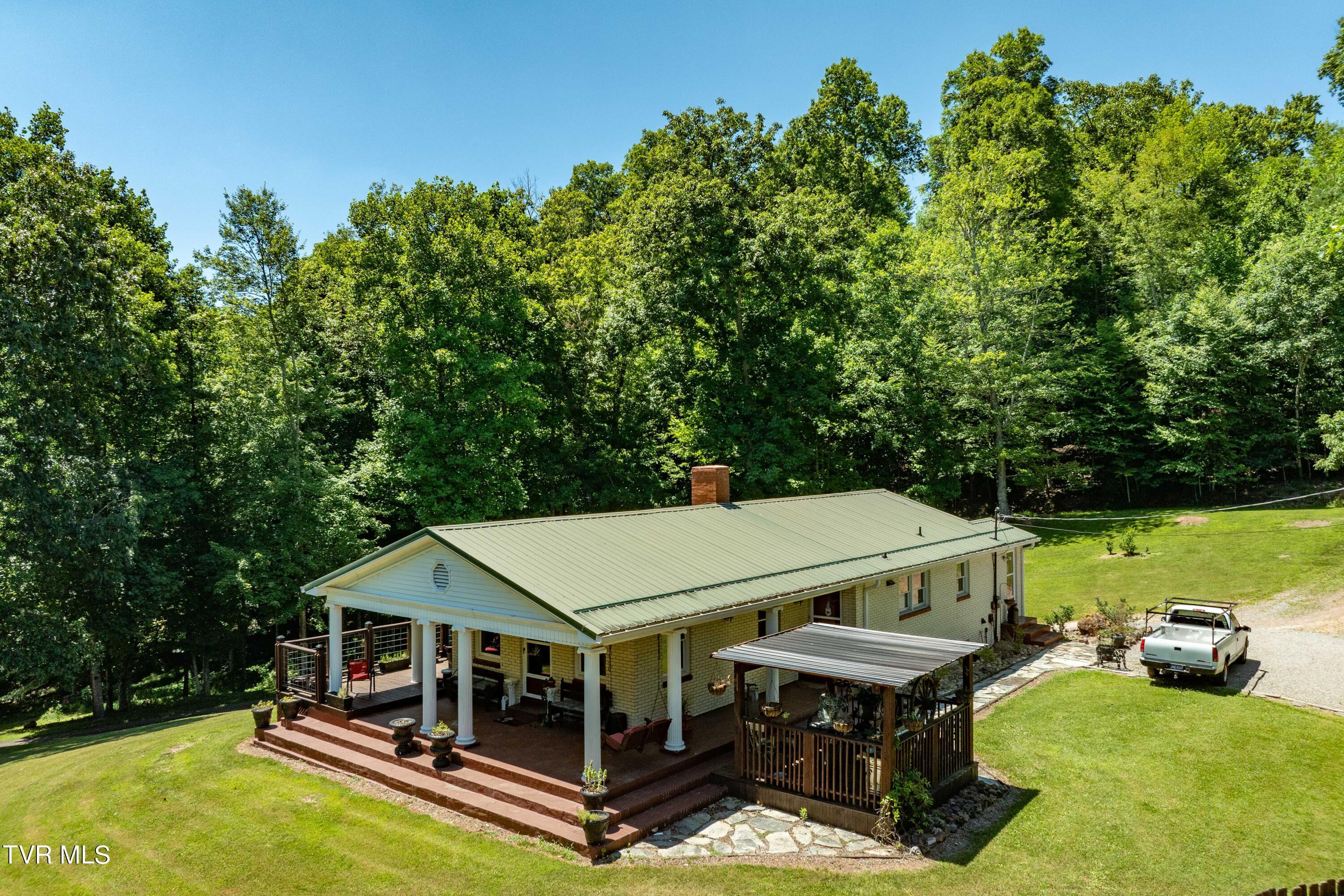 Photo of 3 bed, 2 bath, 2,046 sq ft single family residence at 542 Rainbow Road