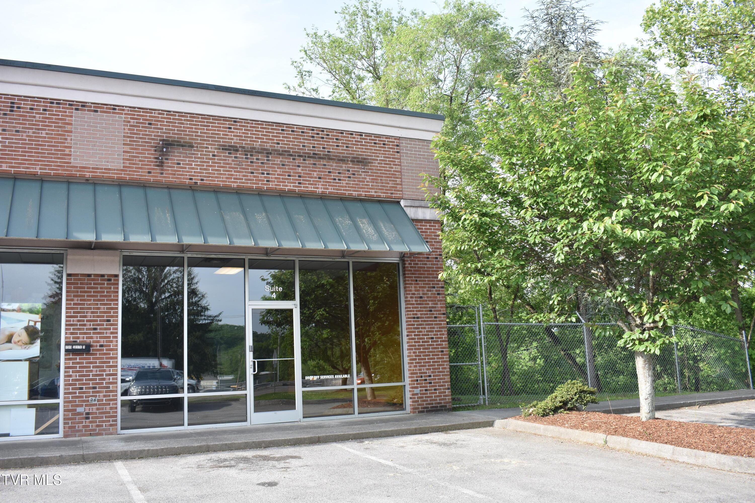 Photo of 1,250 sq ft, 1.04 ac commercial lease at 733 West Stone Drive #Unit #4