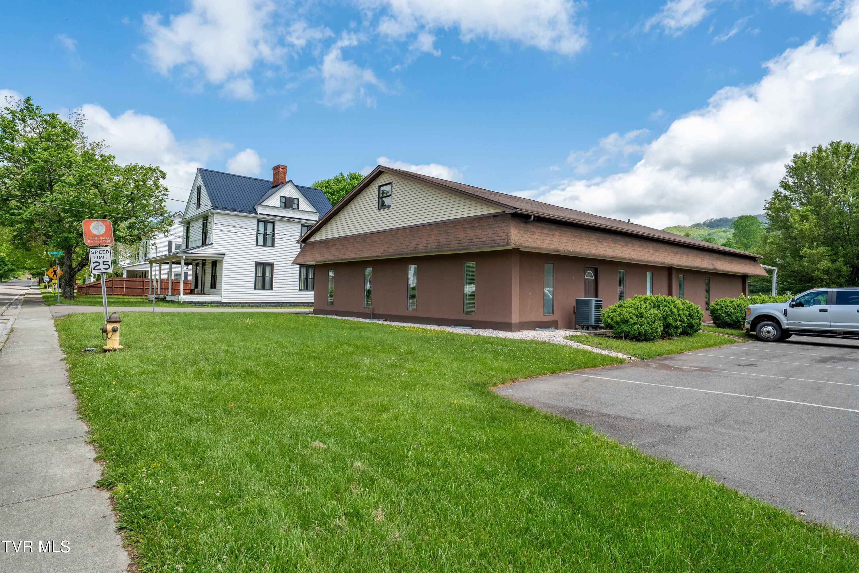 Photo of 3,024 sq ft, 0.34 ac commercial sale at 212 North Church Street