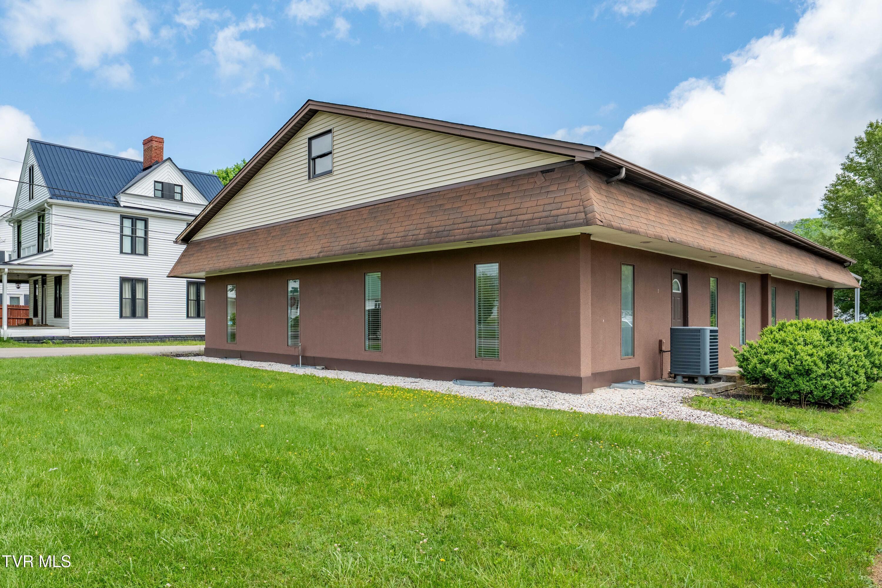 212 North Church St (2 of 56)