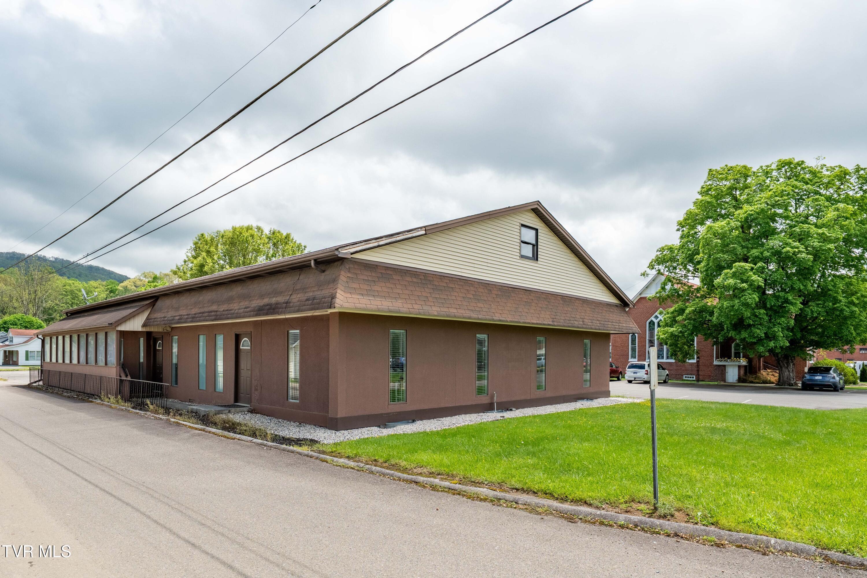 212 North Church St (4 of 56)
