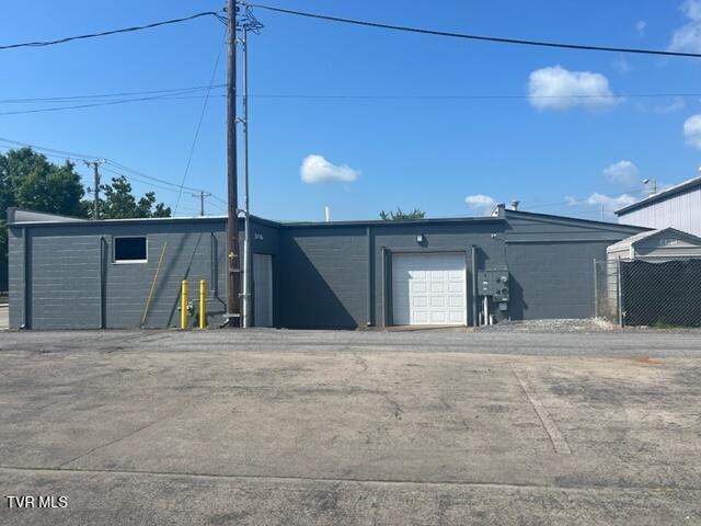 Photo of 1,800 sq ft commercial lease at 422 East Market Street