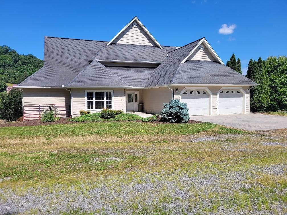 Photo of 4 bed, 3 bath, 3,313 sq ft single family residence at 01 River Road