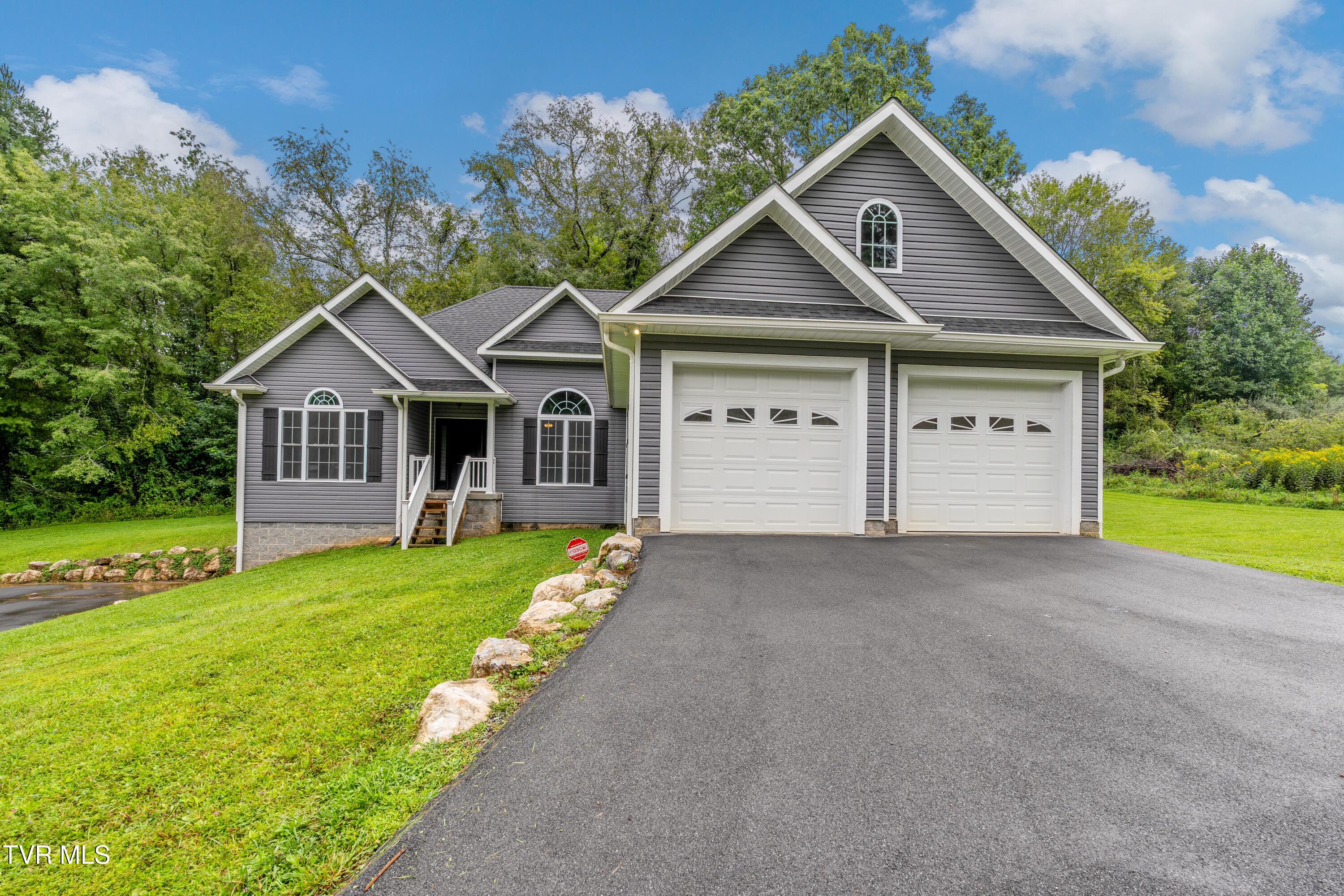 Photo of 2 bed, 3 bath, 3,093 sq ft single family residence at 1161 Laurel Way