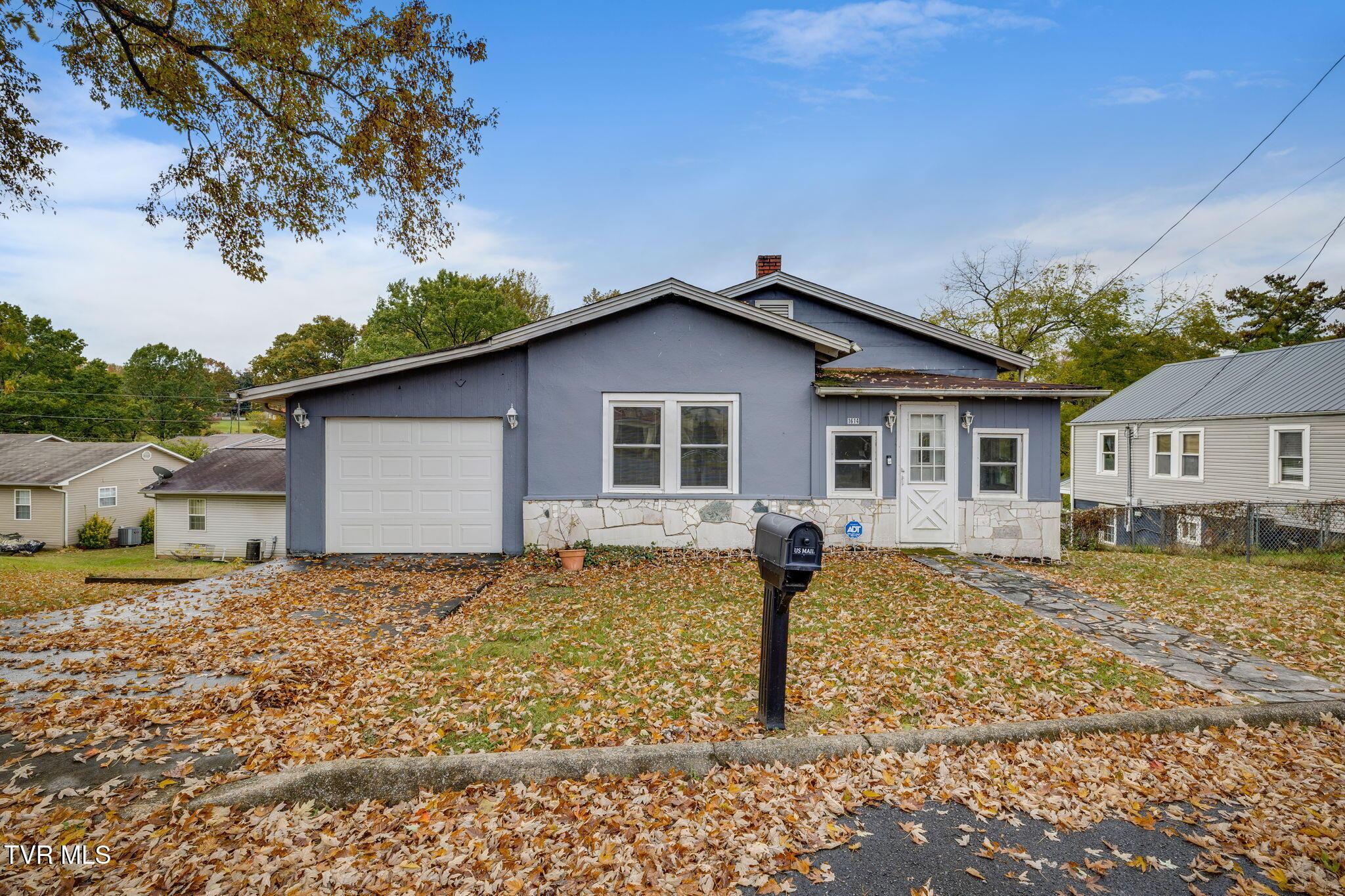 Photo of 2 bed, 2 bath, 1,413 sq ft single family residence at 1614 Burgie St