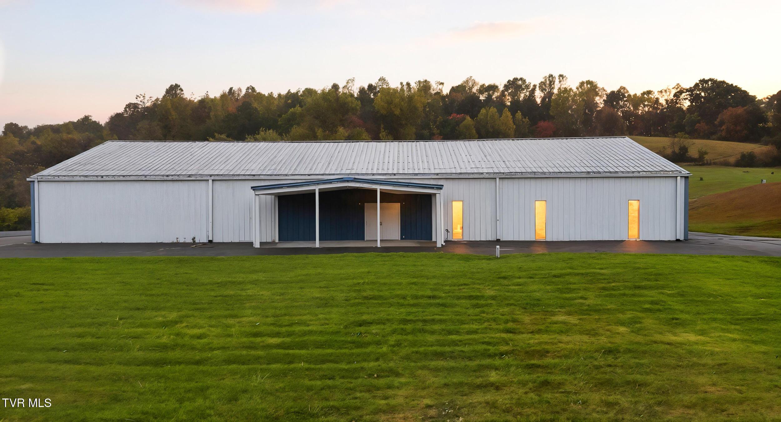 Photo of 3 bath, 7,200 sq ft, 9.16 ac single family residence at 480 Fordtown Road