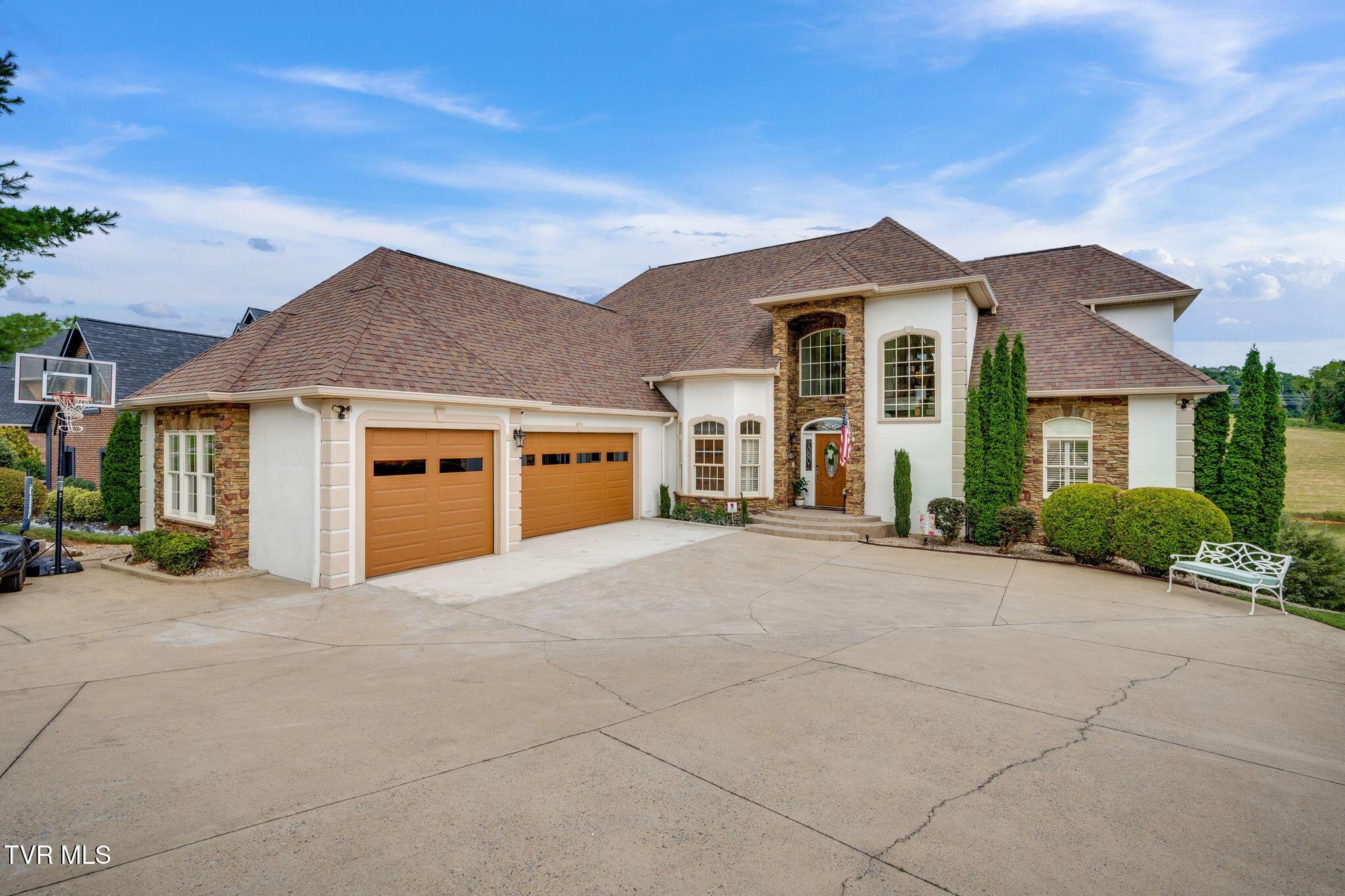 Photo of 4 bed, 5 bath, 4,177 sq ft single family residence at 8 Lake Harbor Court