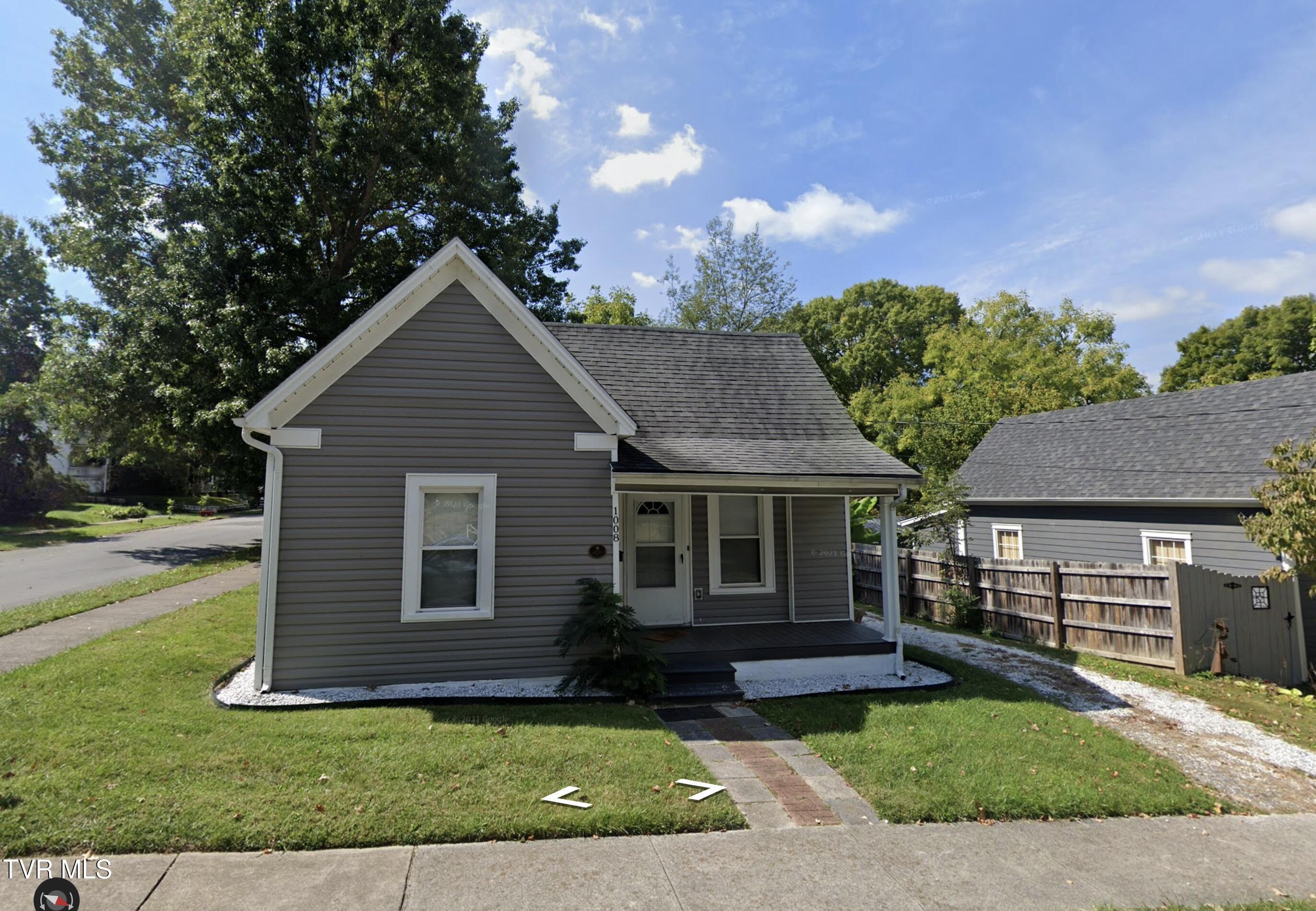 Photo of 2 bed, 1 bath, 852 sq ft single family residence at 1008 Earnest Street