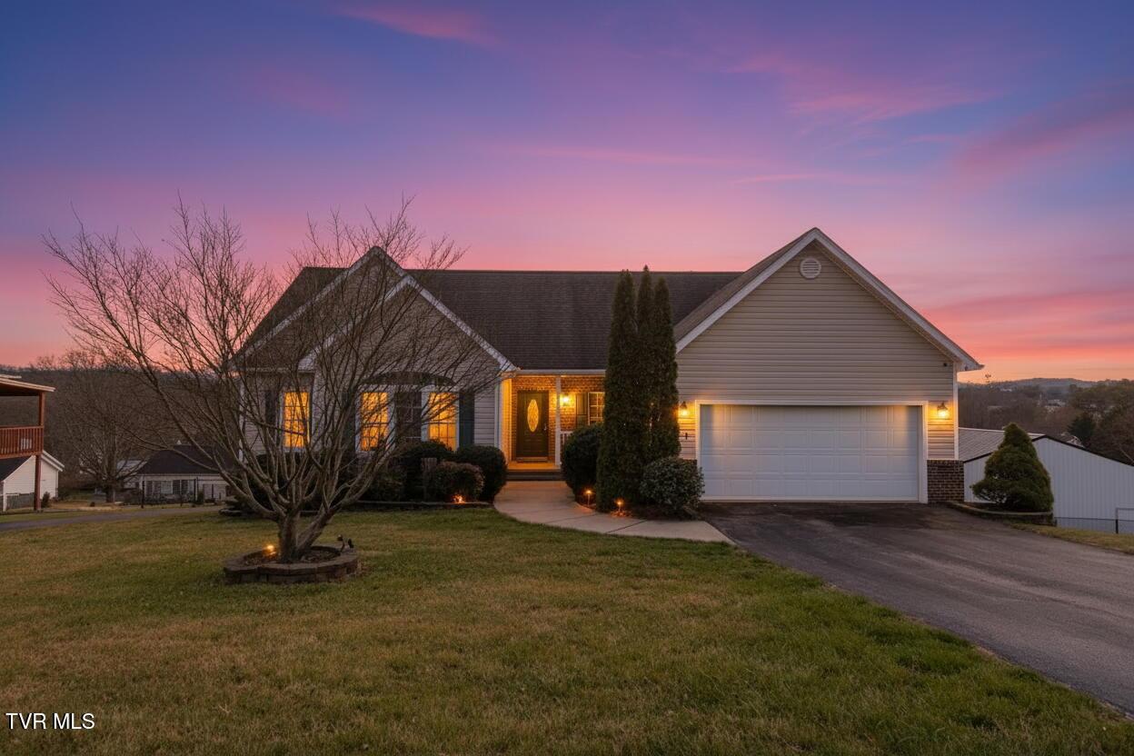 Photo of 4 bed, 3 bath, 3,298 sq ft single family residence at 179 Cindy Anne Drive