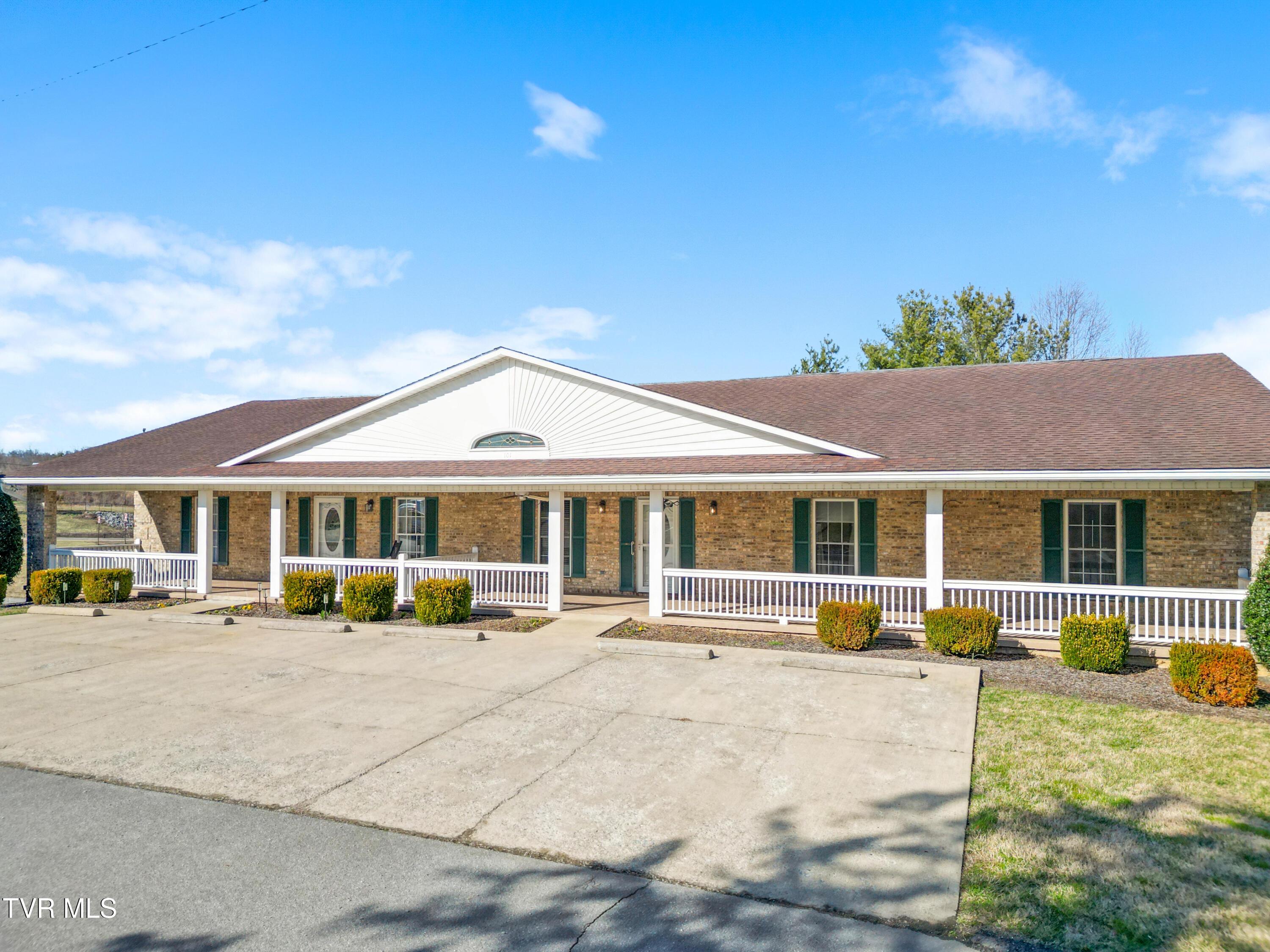 Photo of 7,184 sq ft, 0.83 ac duplex at 101 Crestview Drive
