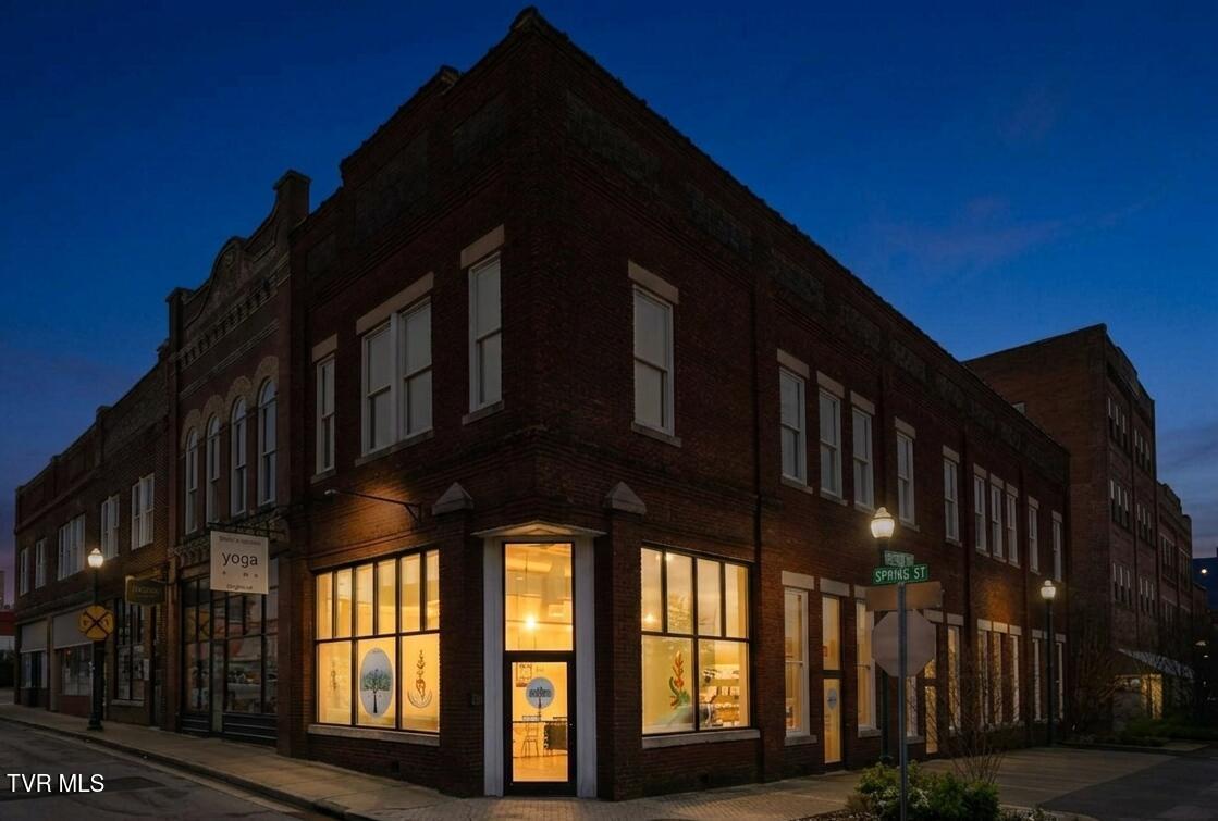 Dusk 124 Tipton St (2)