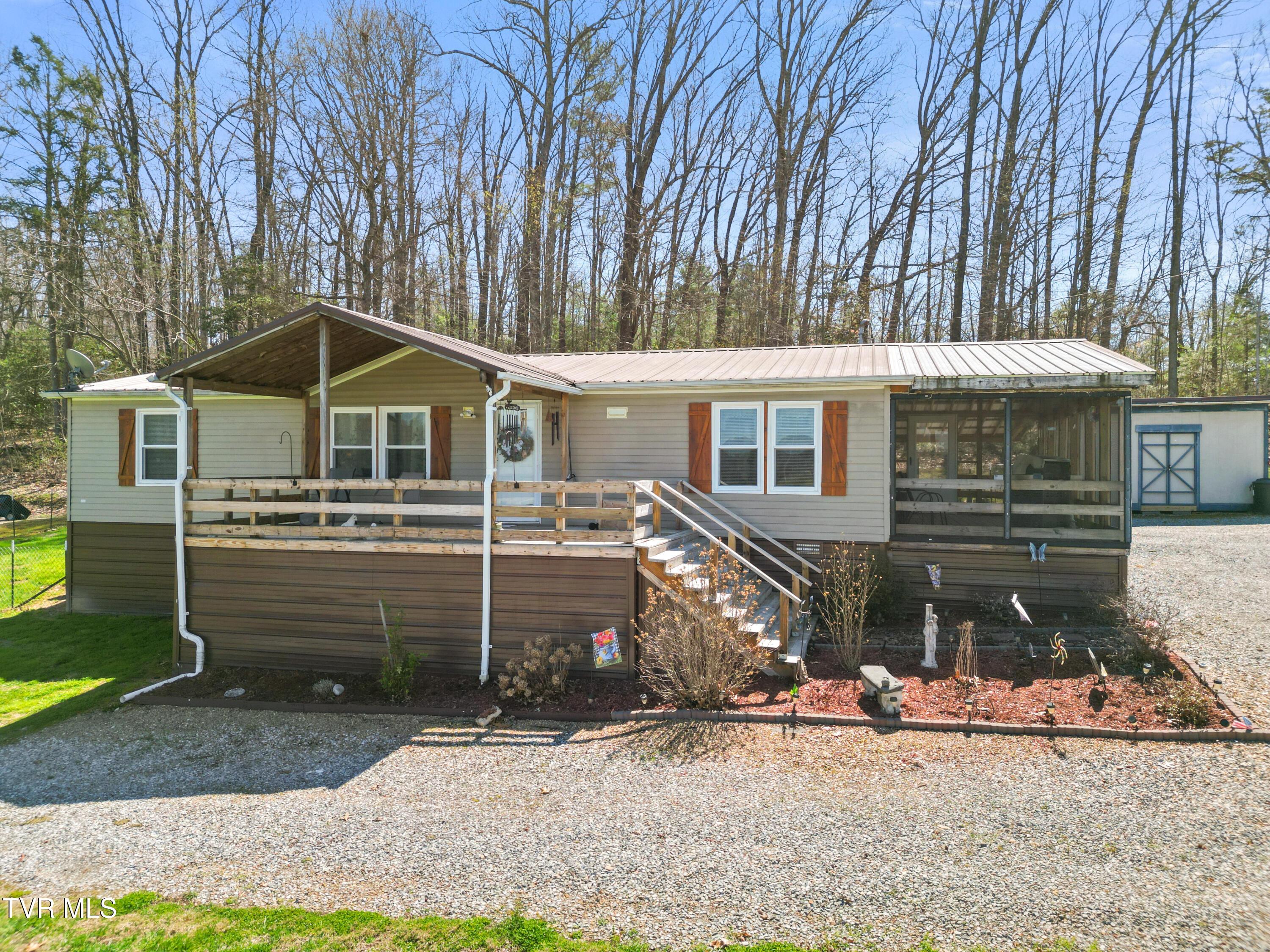 Photo of 3 bed, 2 bath, 1,248 sq ft single family residence at 645 & 647 Seaton Road