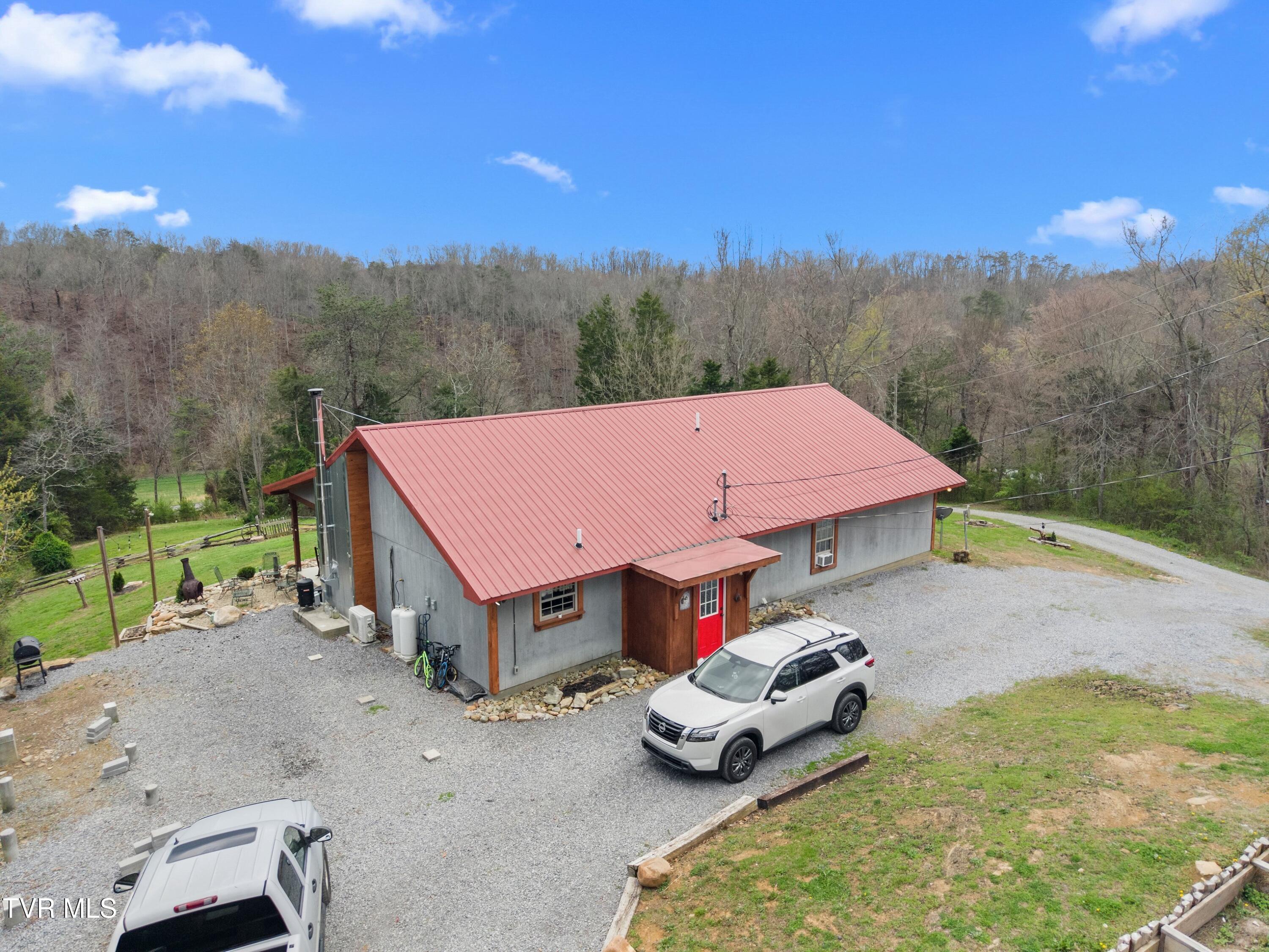 004-2357HallRoad-Dandridge-TN-37725-SMAL