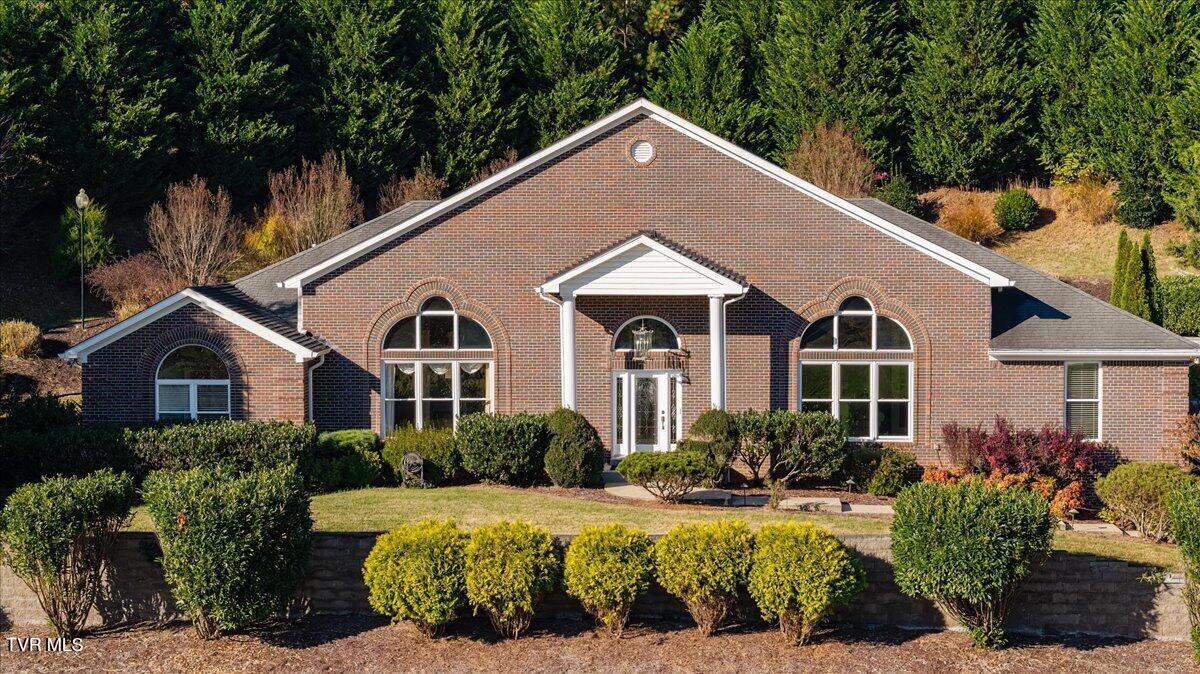 Photo of 3 bed, 7 bath, 7,179 sq ft single family residence at 101 Bond Town Road