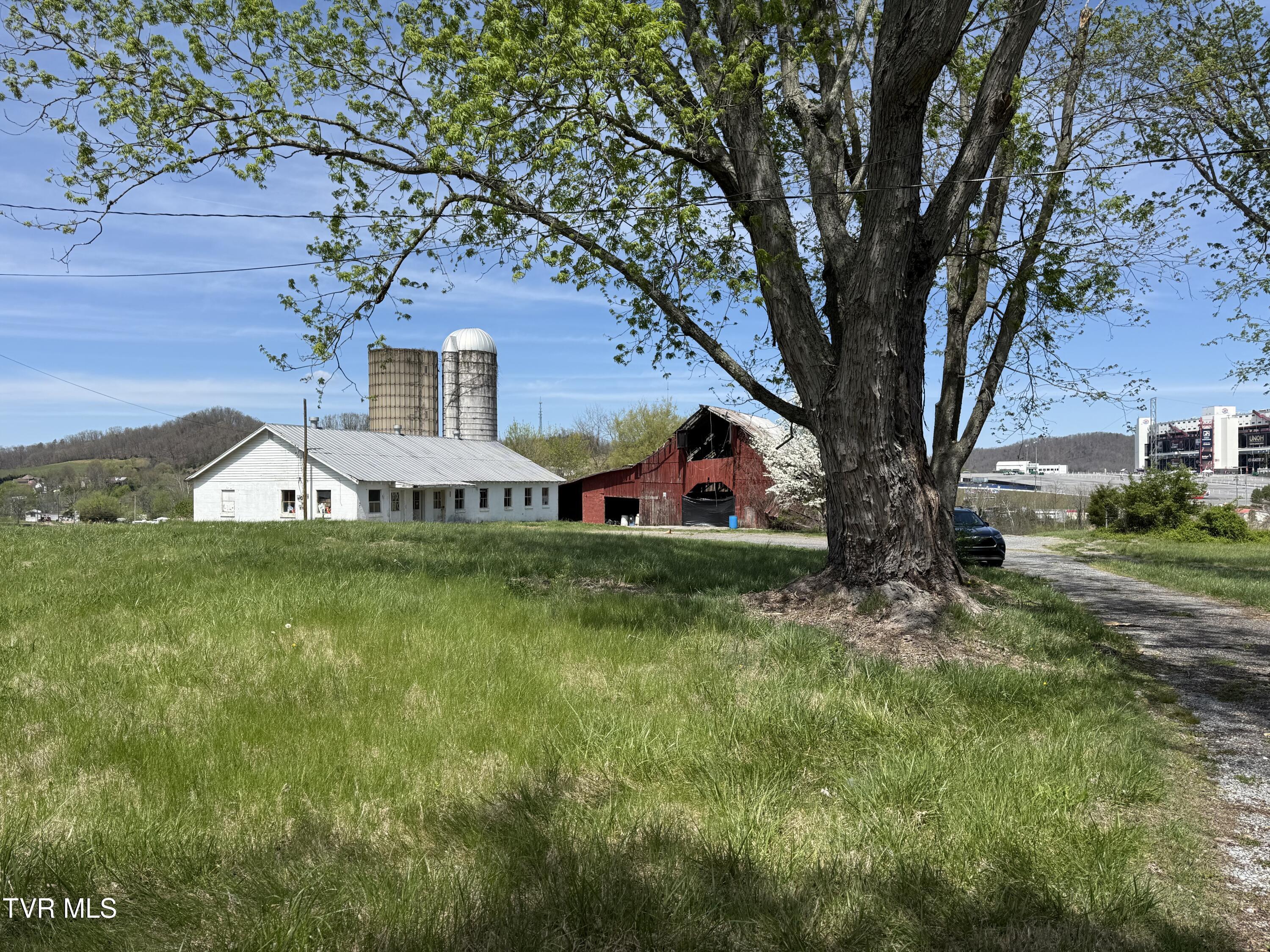 Photo of 4 bed, 2 bath, 2,832 sq ft single family residence at 191 White Top Road