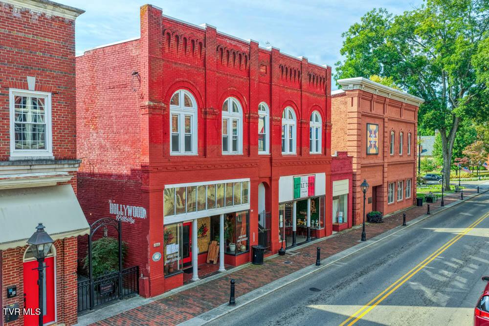 Photo of 9,000 sq ft, 0.44 ac commercial sale at 114 & 116 East Main Street