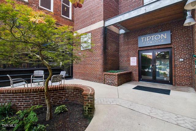 Photo of 1 bed, 1 bath, 800 sq ft condominium at 116 Tipton Street #Apt 406