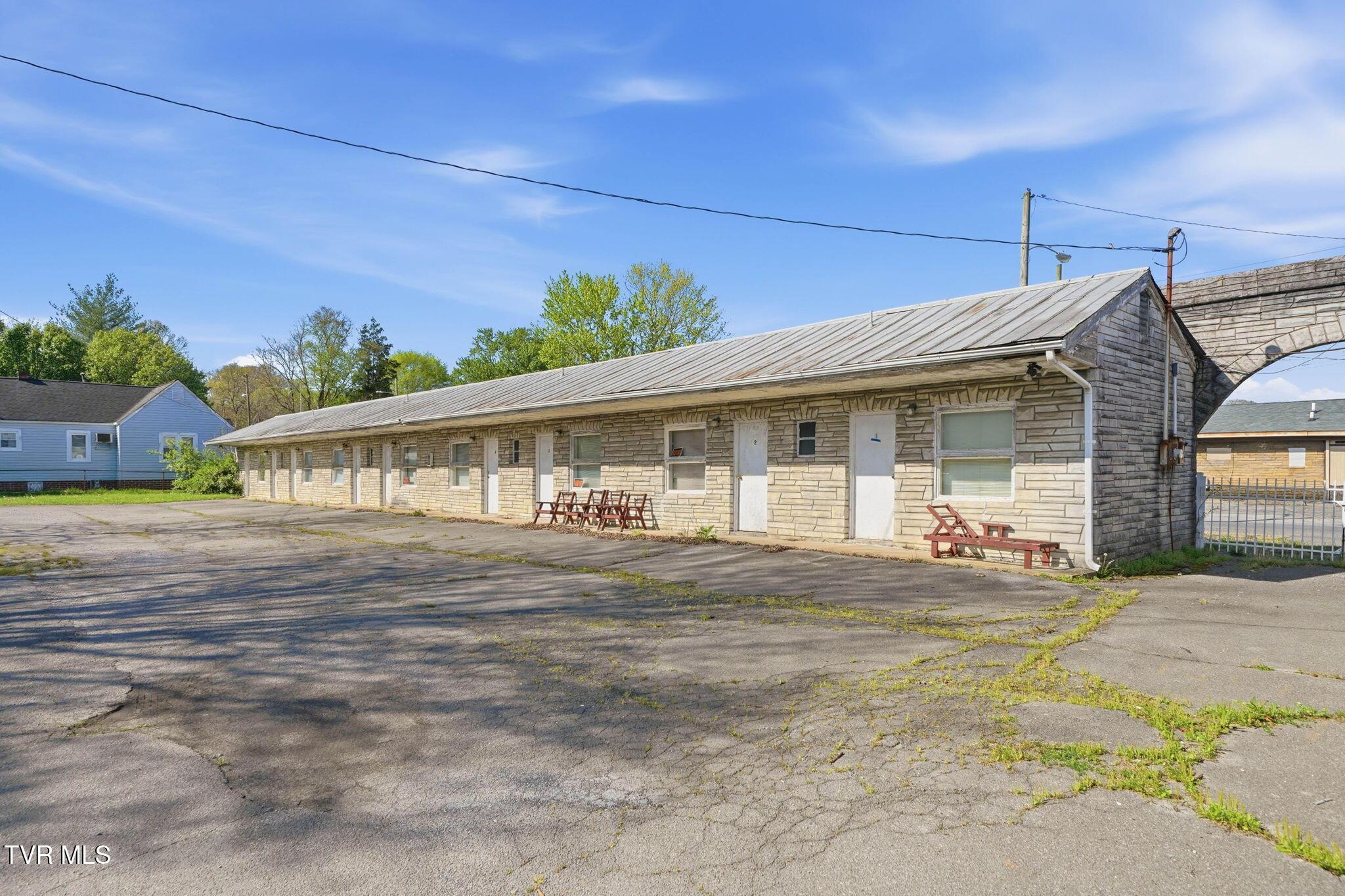 19-web-or-mls-3209 Memorial Blvd-26