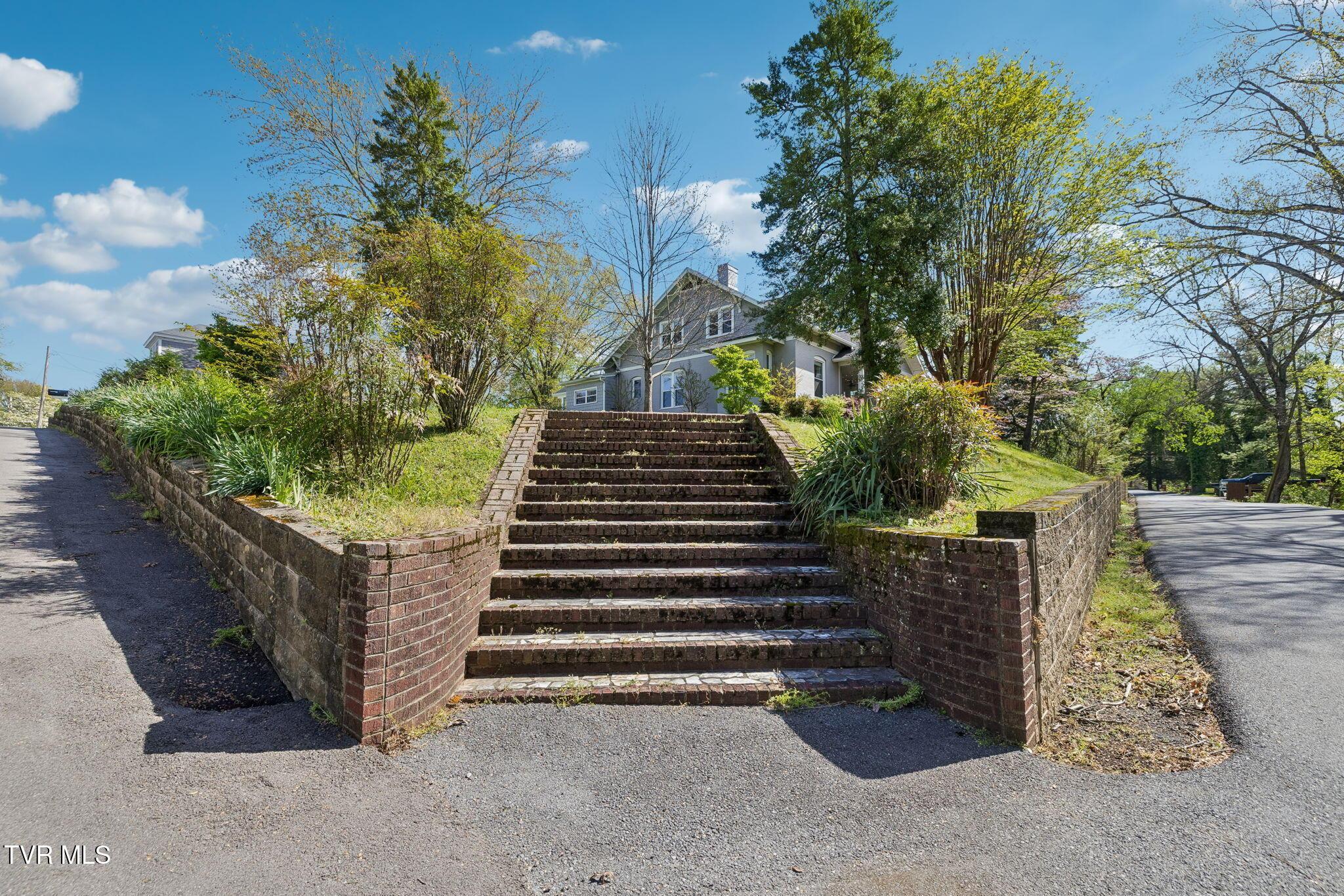 1-210 Clifton Heights Rd - 001