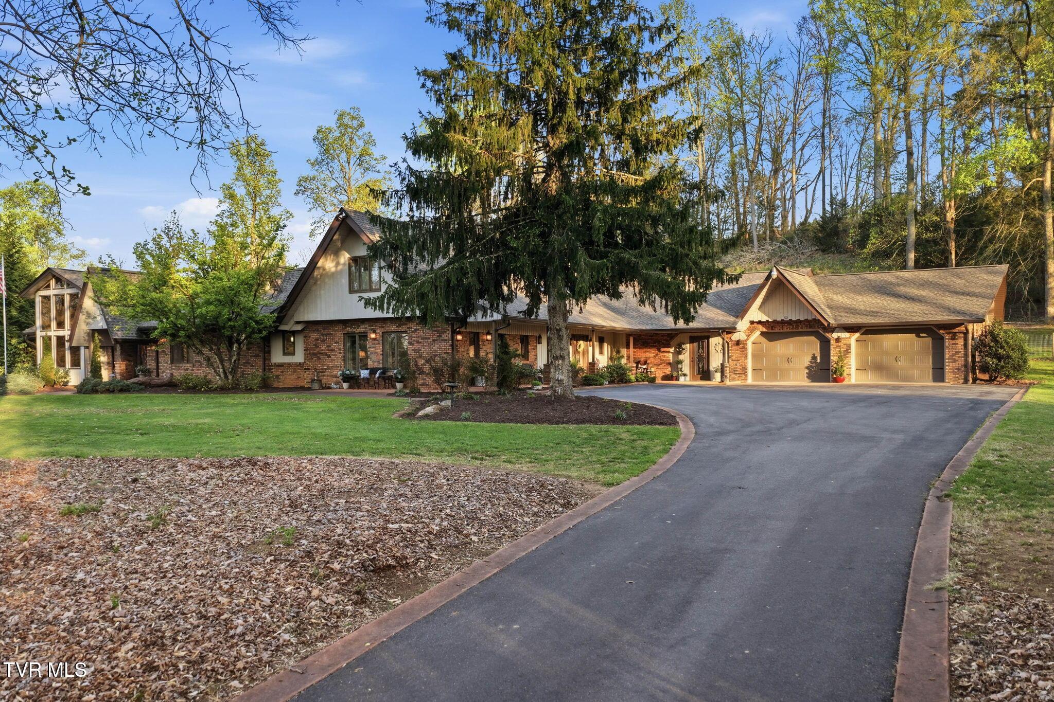 Photo of 4 bed, 4 bath, 7,292 sq ft single family residence at 4953 Weaver Pike
