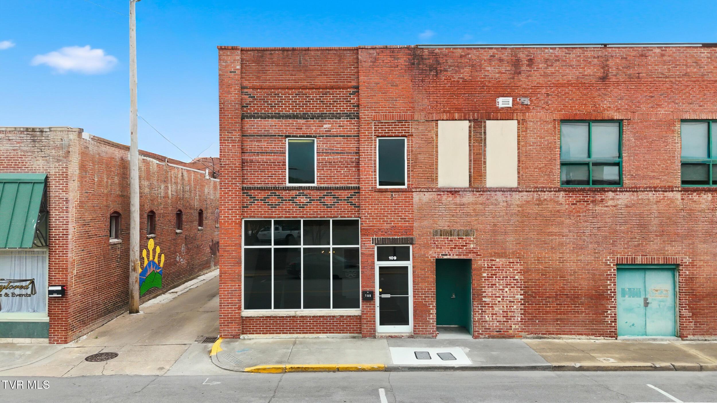 Photo of 2,535 sq ft, 0.03 ac commercial lease at 109 Shelby Street
