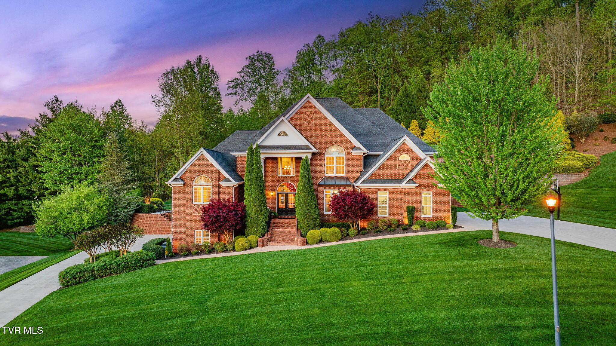 Photo of 6 bed, 7 bath, 7,606 sq ft single family residence at 5005 Preston Park Drive