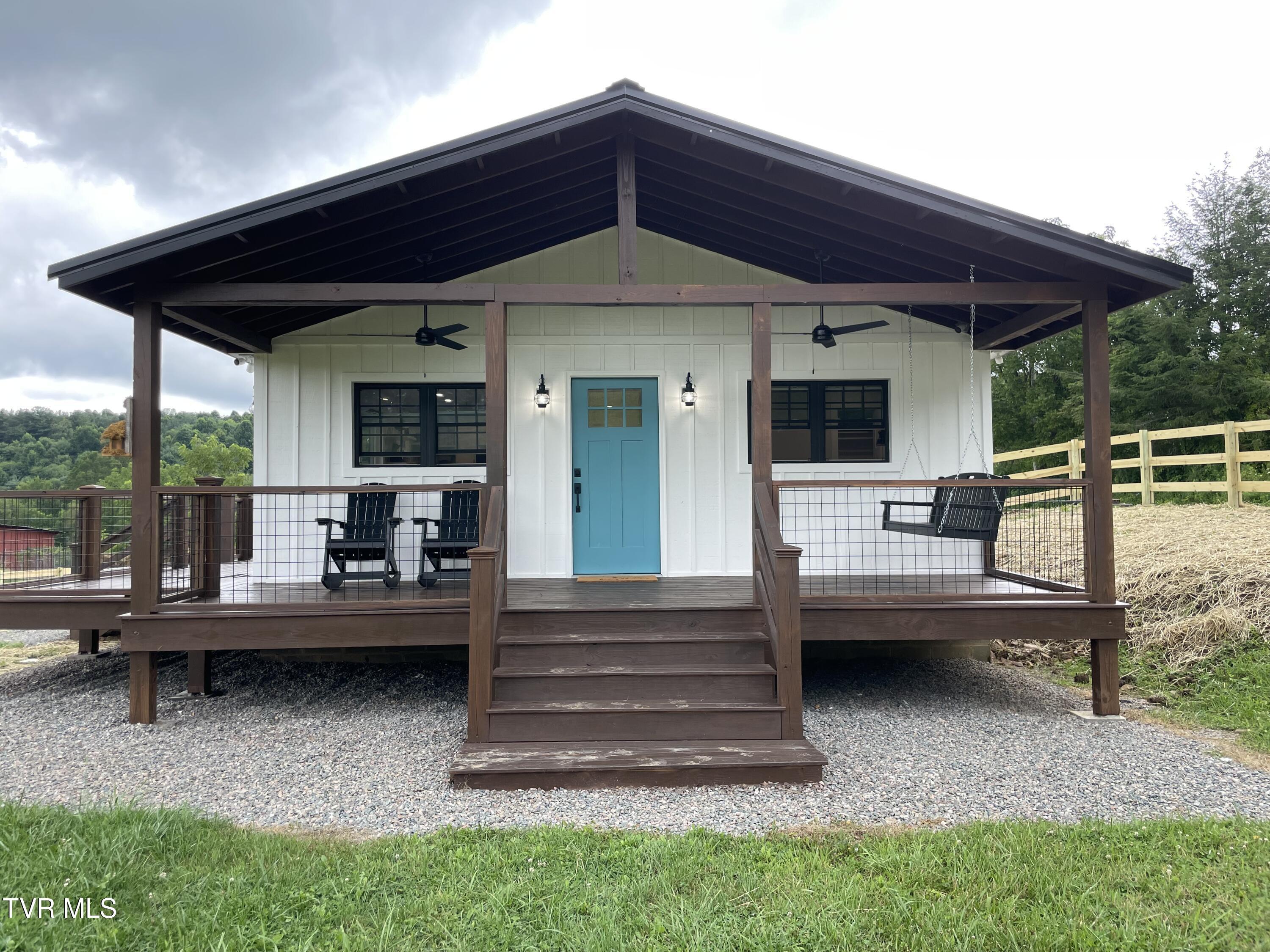 Photo of 2 bed, 1 bath, 600 sq ft single family residence at 256 Morley Road