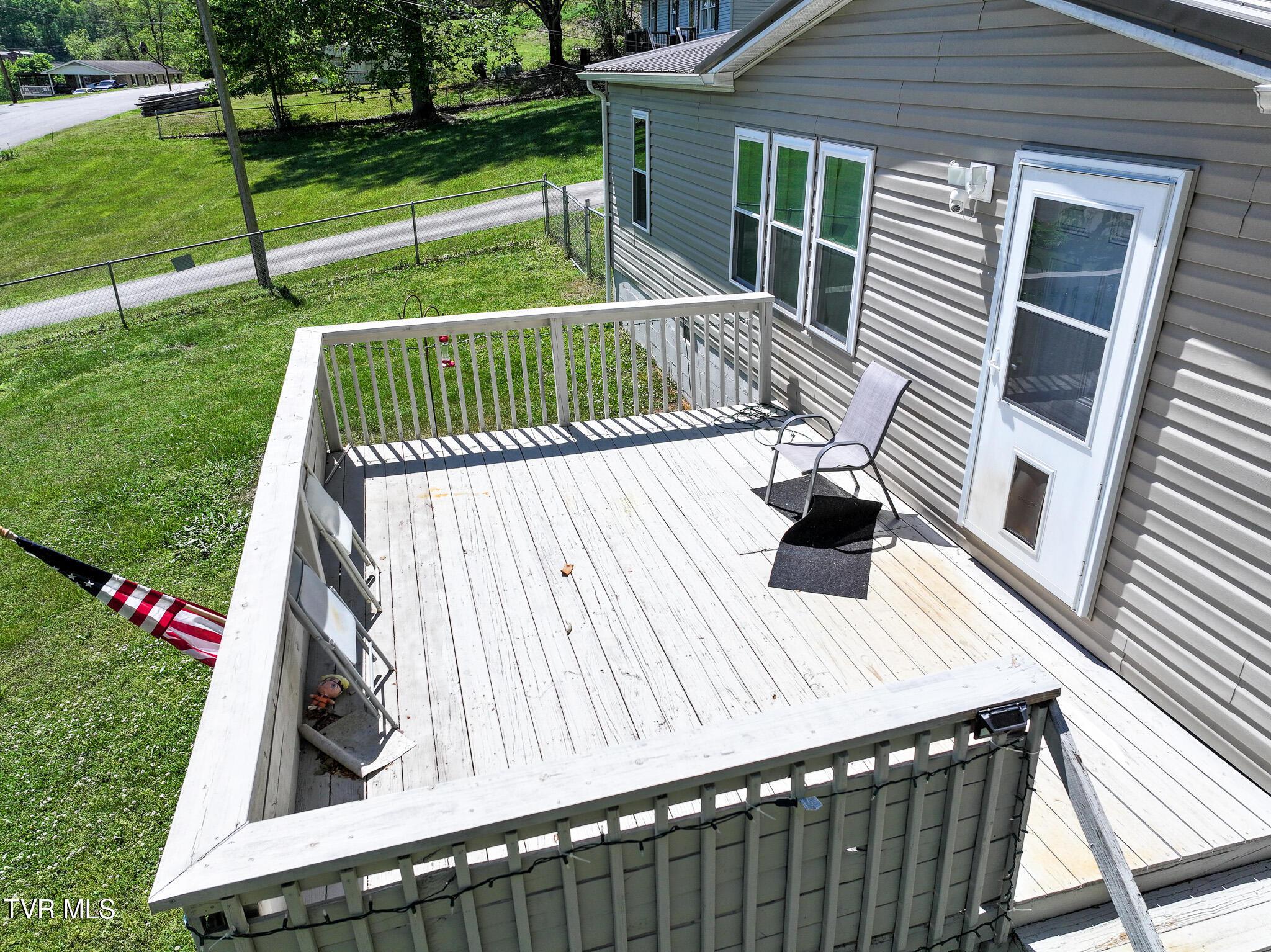 Photo of 3 bed, 2 bath, 1,568 sq ft single family residence at 207 East Lane Street
