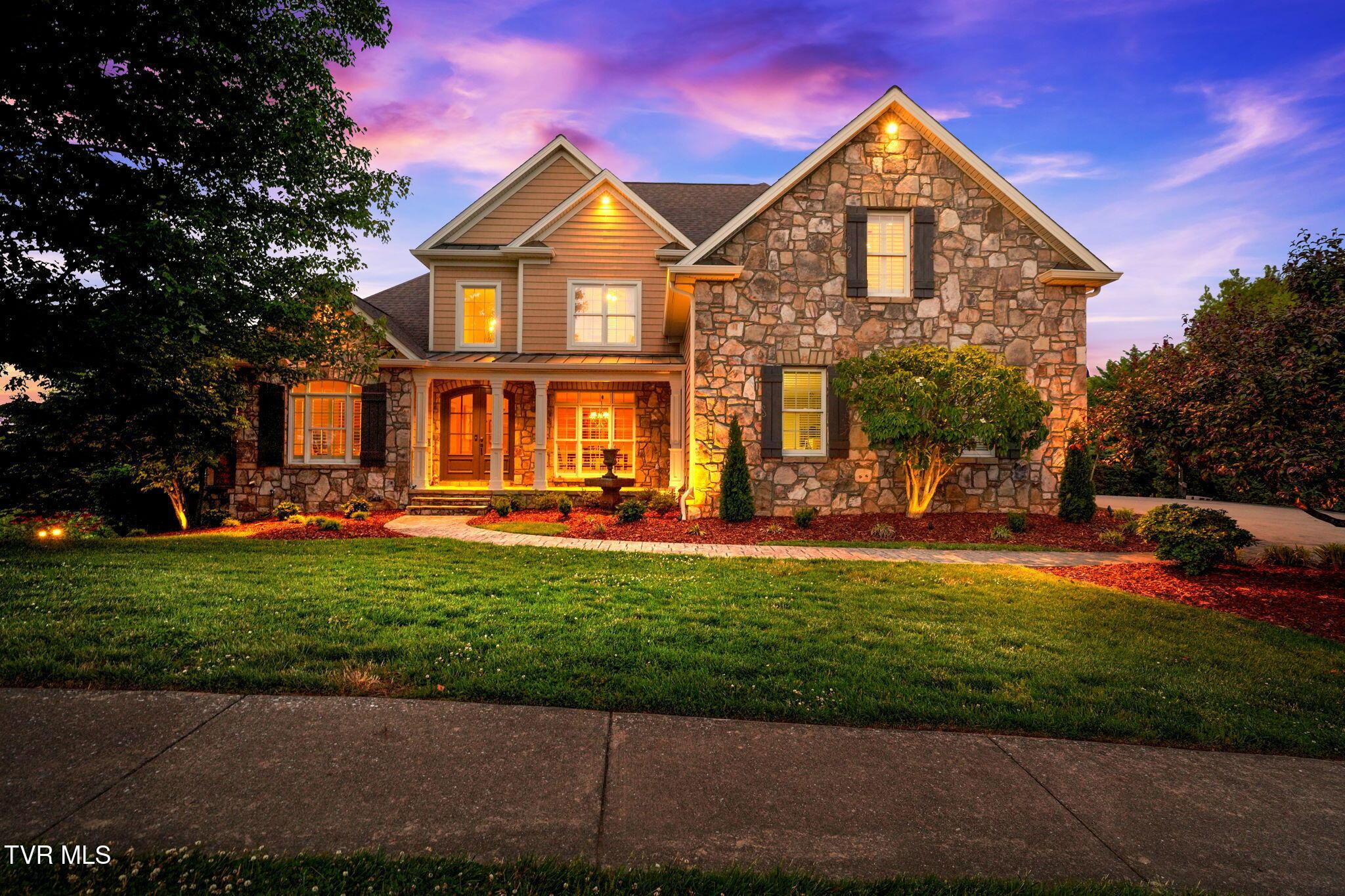 Photo of 6 bed, 6 bath, 5,764 sq ft single family residence at 122 Sun Chase Court