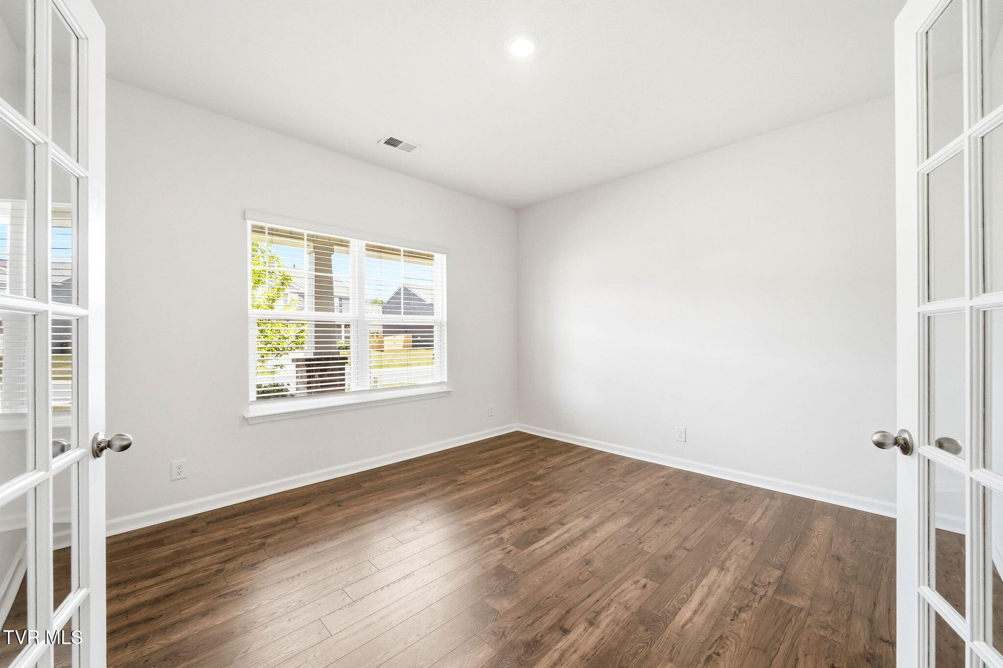 43-web-or-mls-1129 Raccoon Ln-5