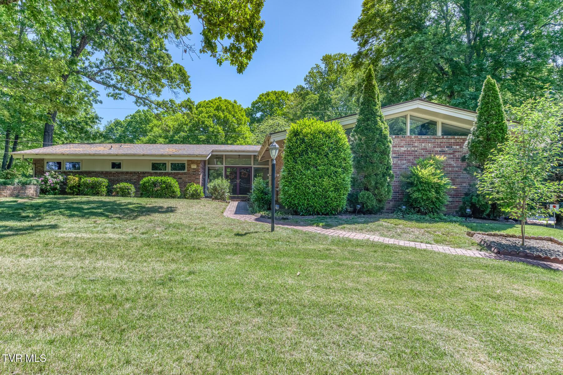 Photo of 4 bed, 3 bath, 3,490 sq ft single family residence at 1013 King Richard Boulevard