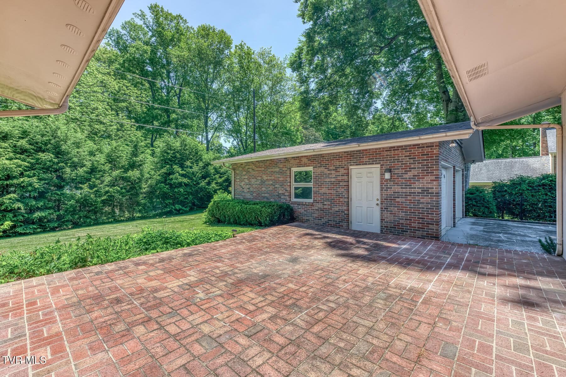 1013 King Richard Blvd