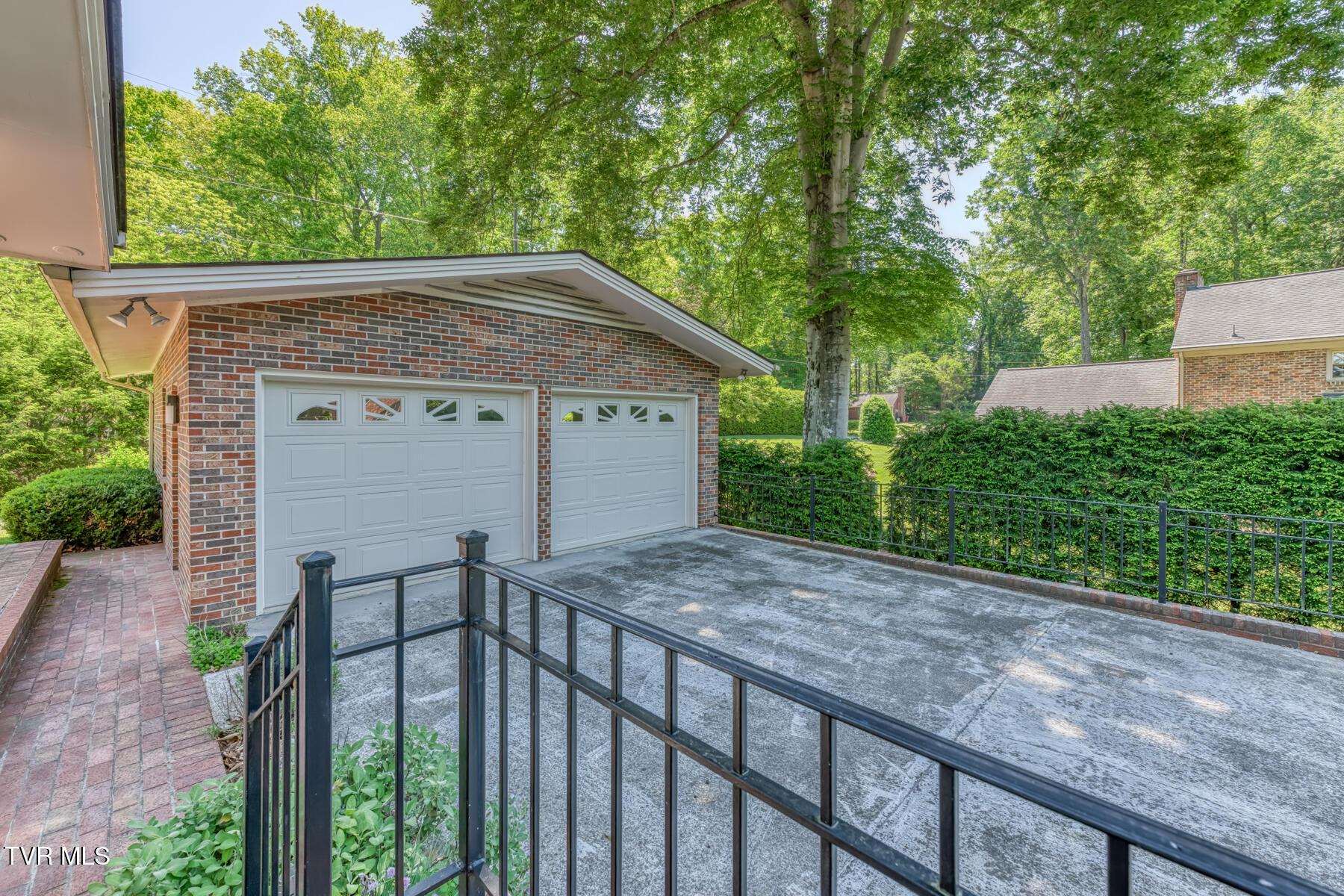 1013 King Richard Blvd
