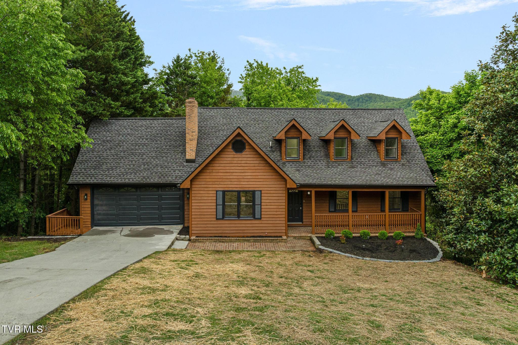 Photo of 3 bed, 4 bath, 3,372 sq ft single family residence at 143 Horton Ridge Road