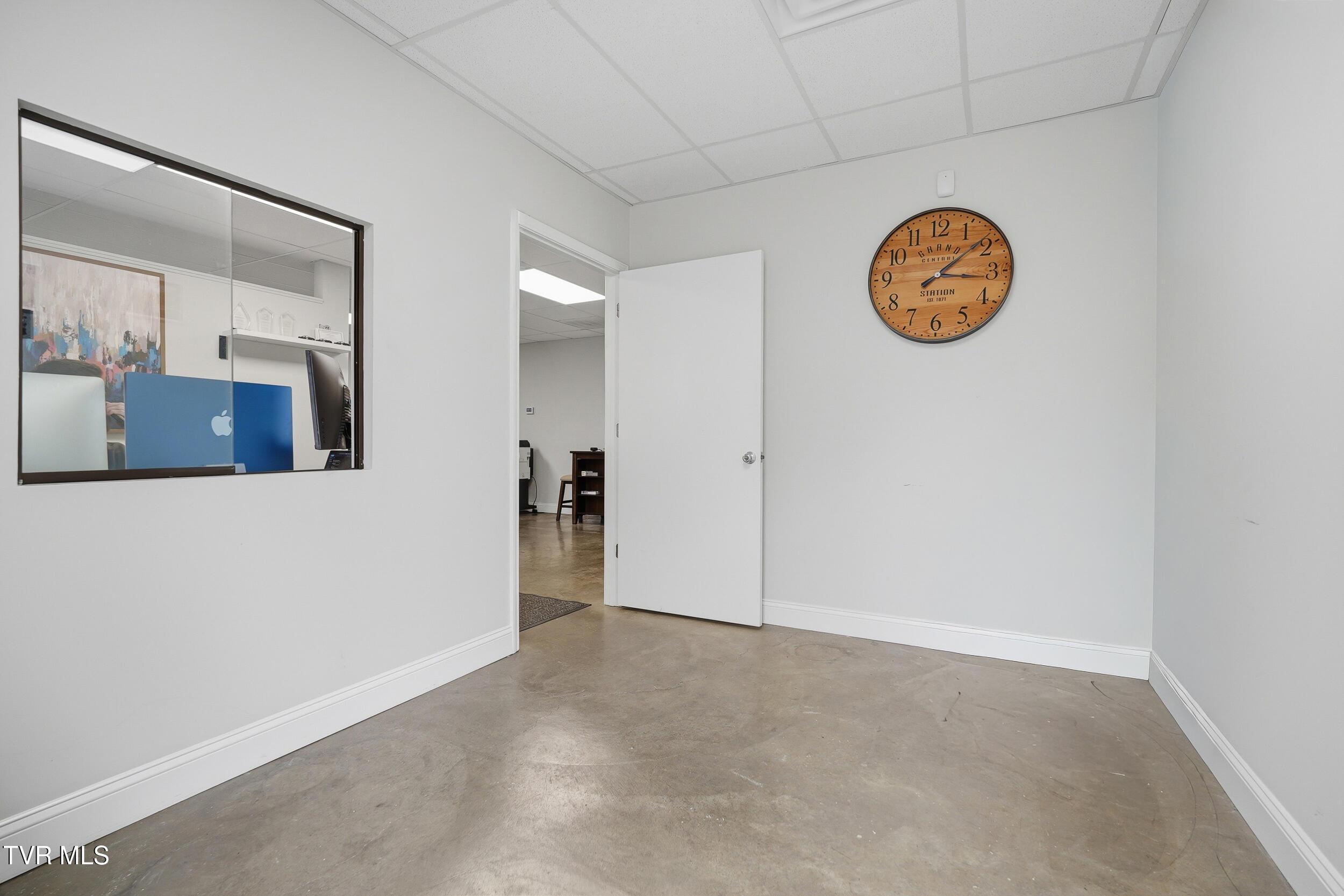 4_104 center st-21