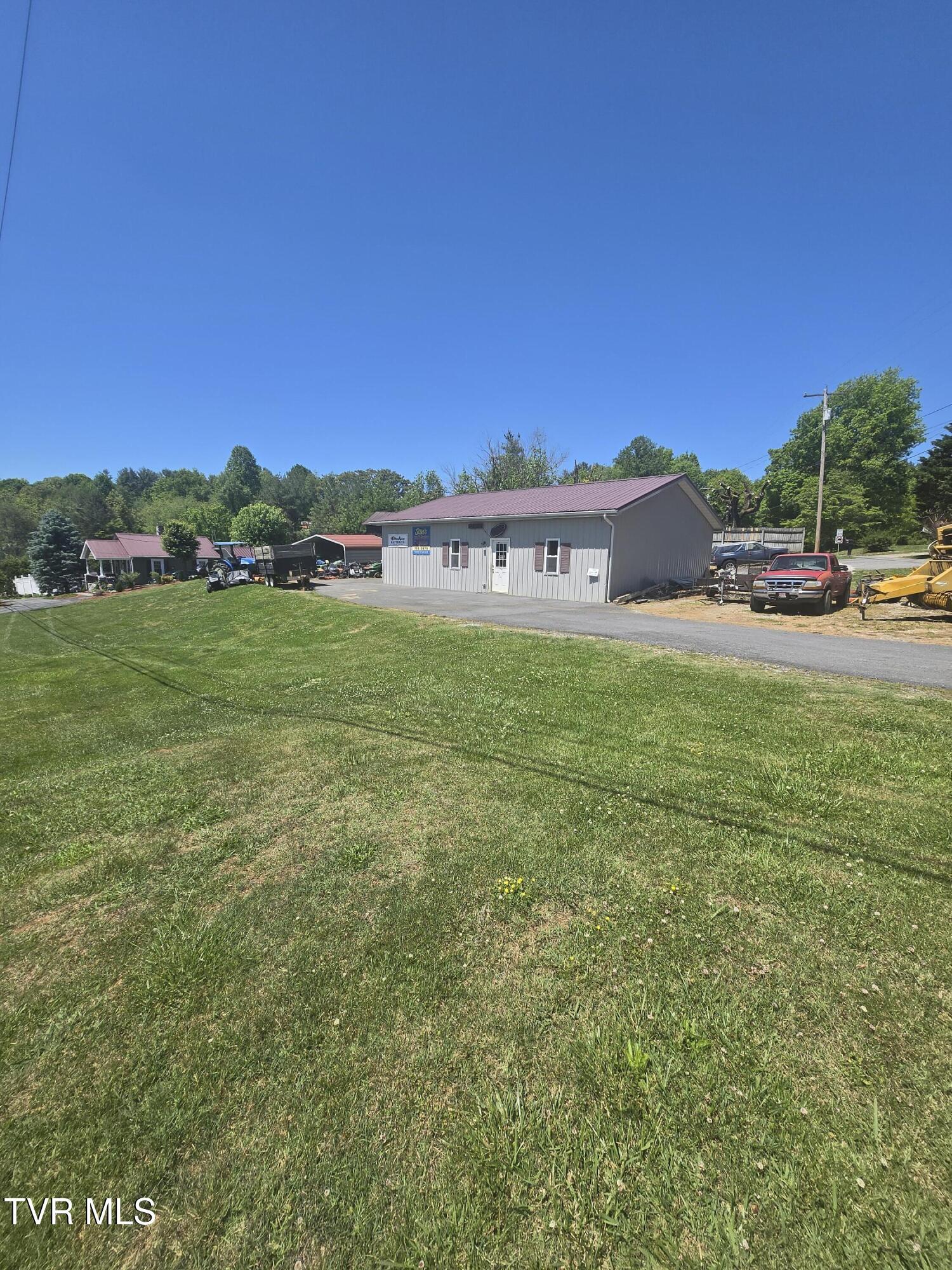 Photo of 1,200 sq ft, 0.5 ac commercial sale at 1802 Highway 81