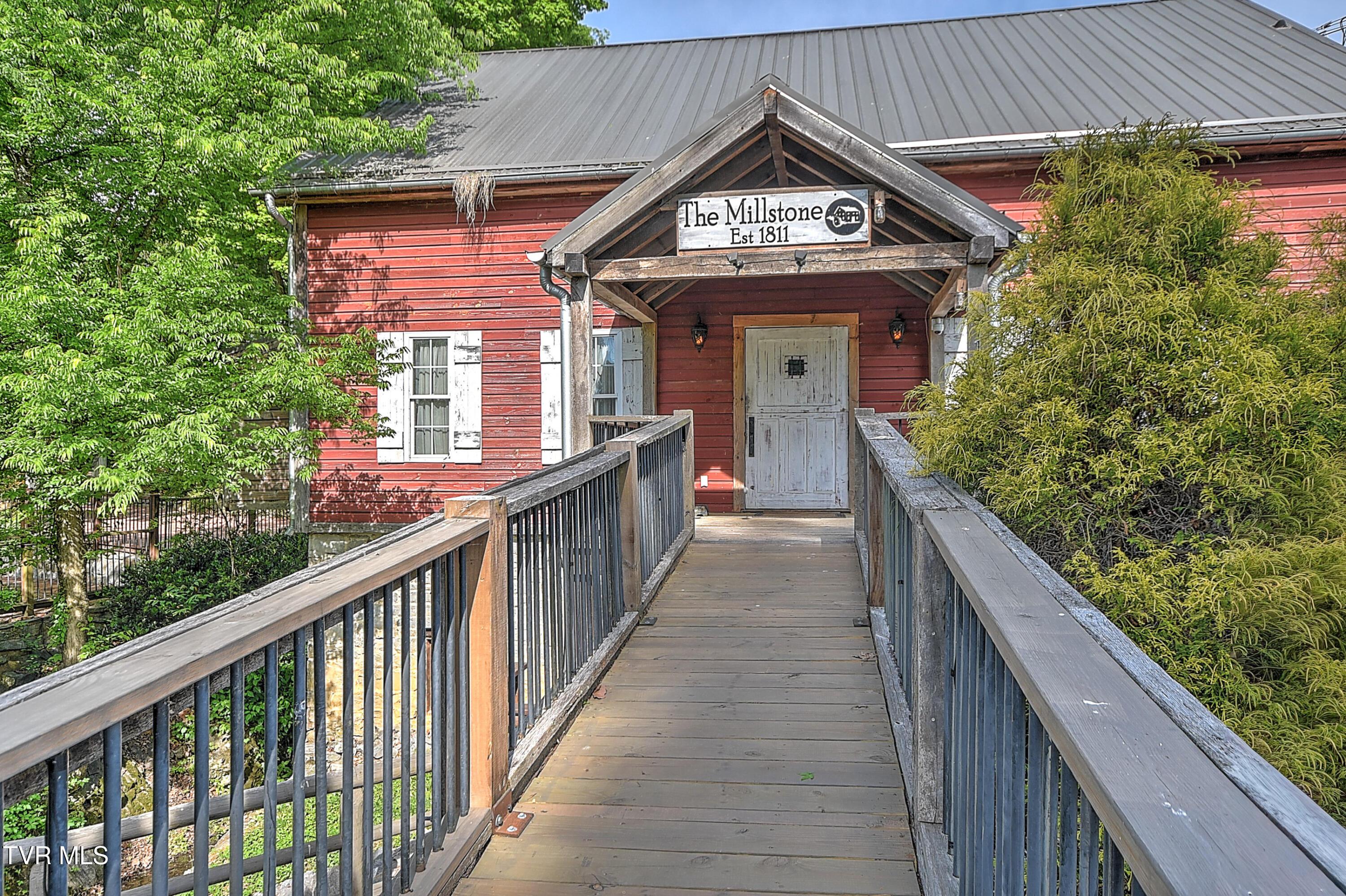 715 Carson Creek SE-64