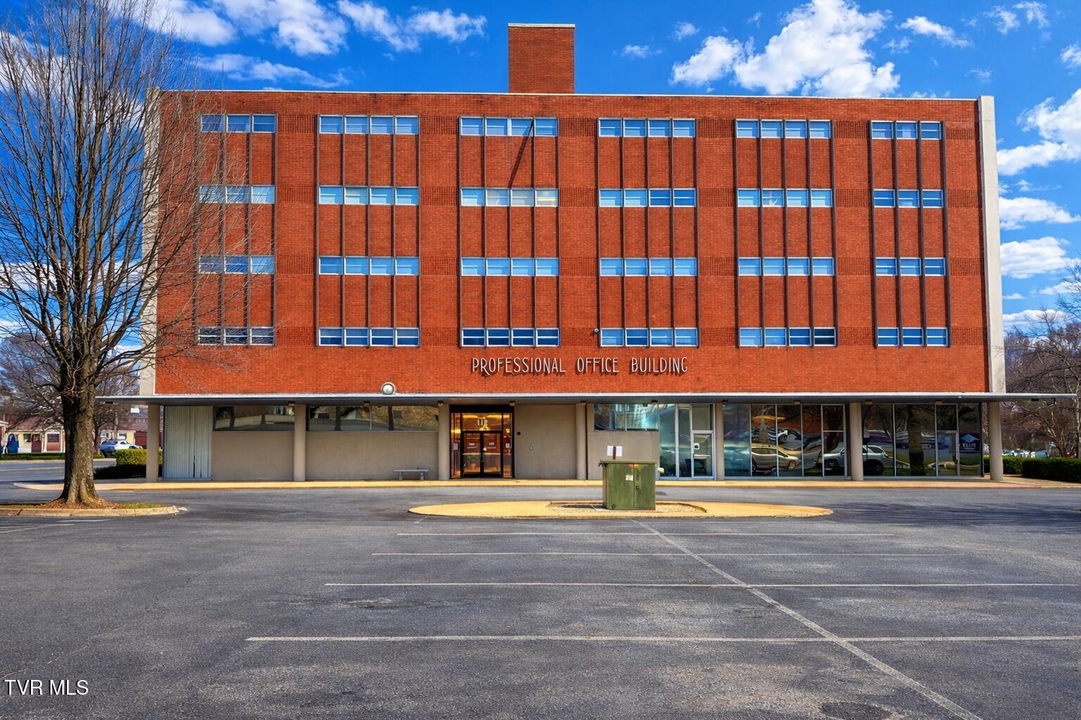 Photo of 400 sq ft, 1.62 ac commercial lease at 112 East Myrtle Avenue #304
