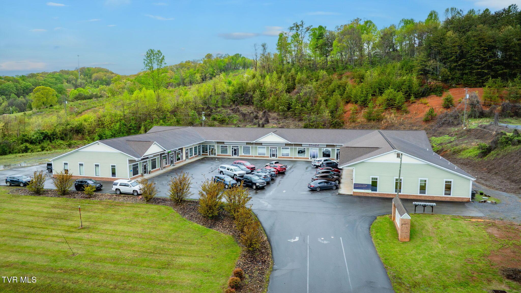 Photo of 3,400 sq ft, 2.37 ac commercial lease at 3815 Highway 66 #9 & 10