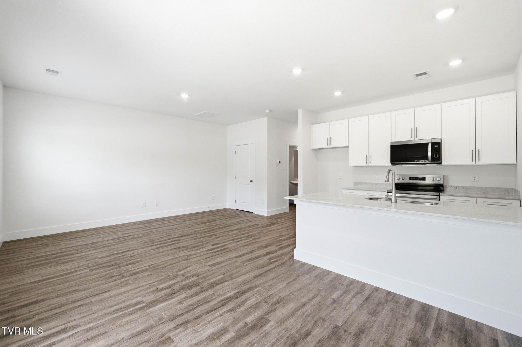 28-web-or-mls-1114 Wenna Wy-6