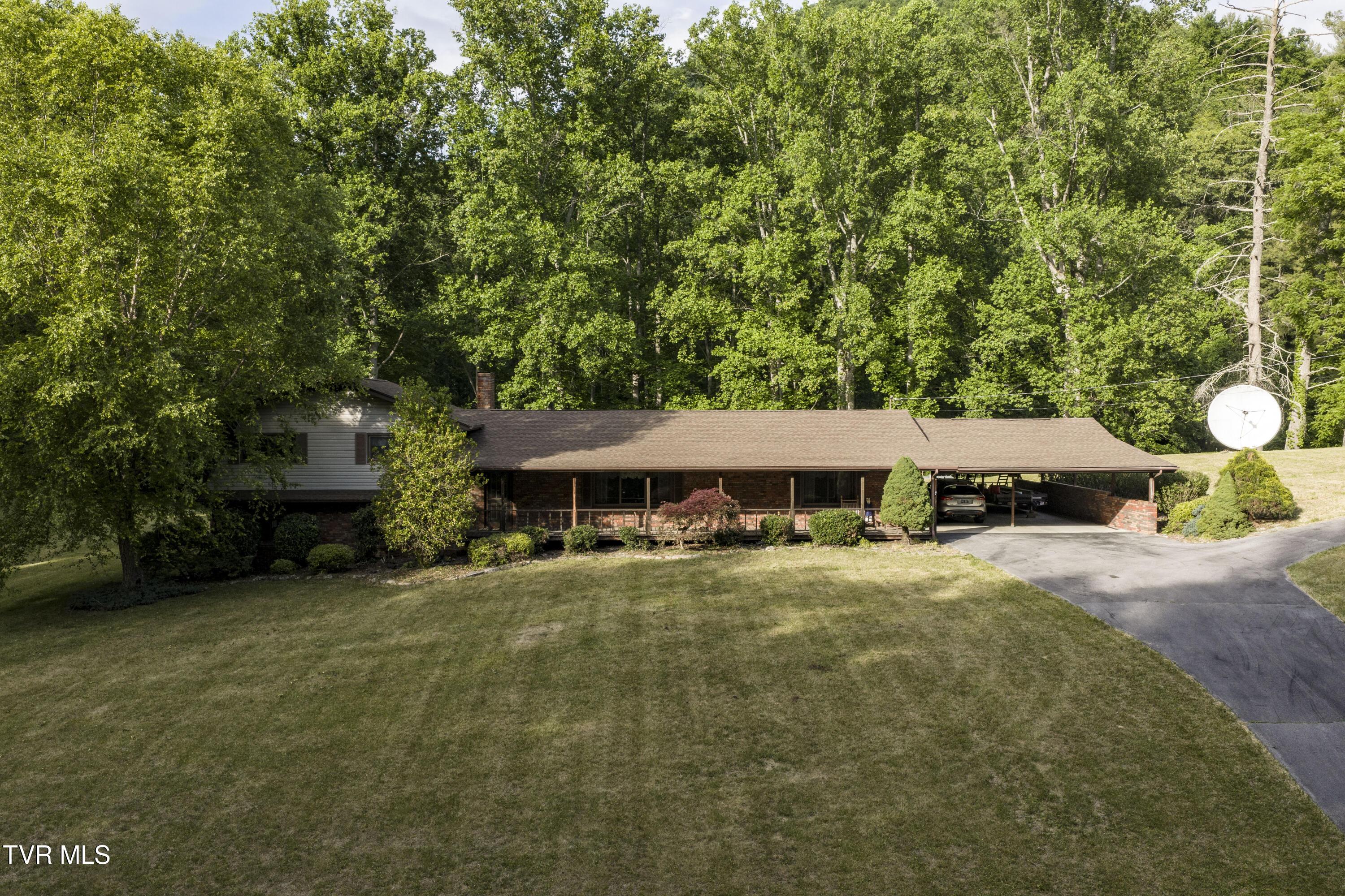 Photo of 3 bed, 2 bath, 2,212 sq ft single family residence at 128 Lum Mcintosh Road