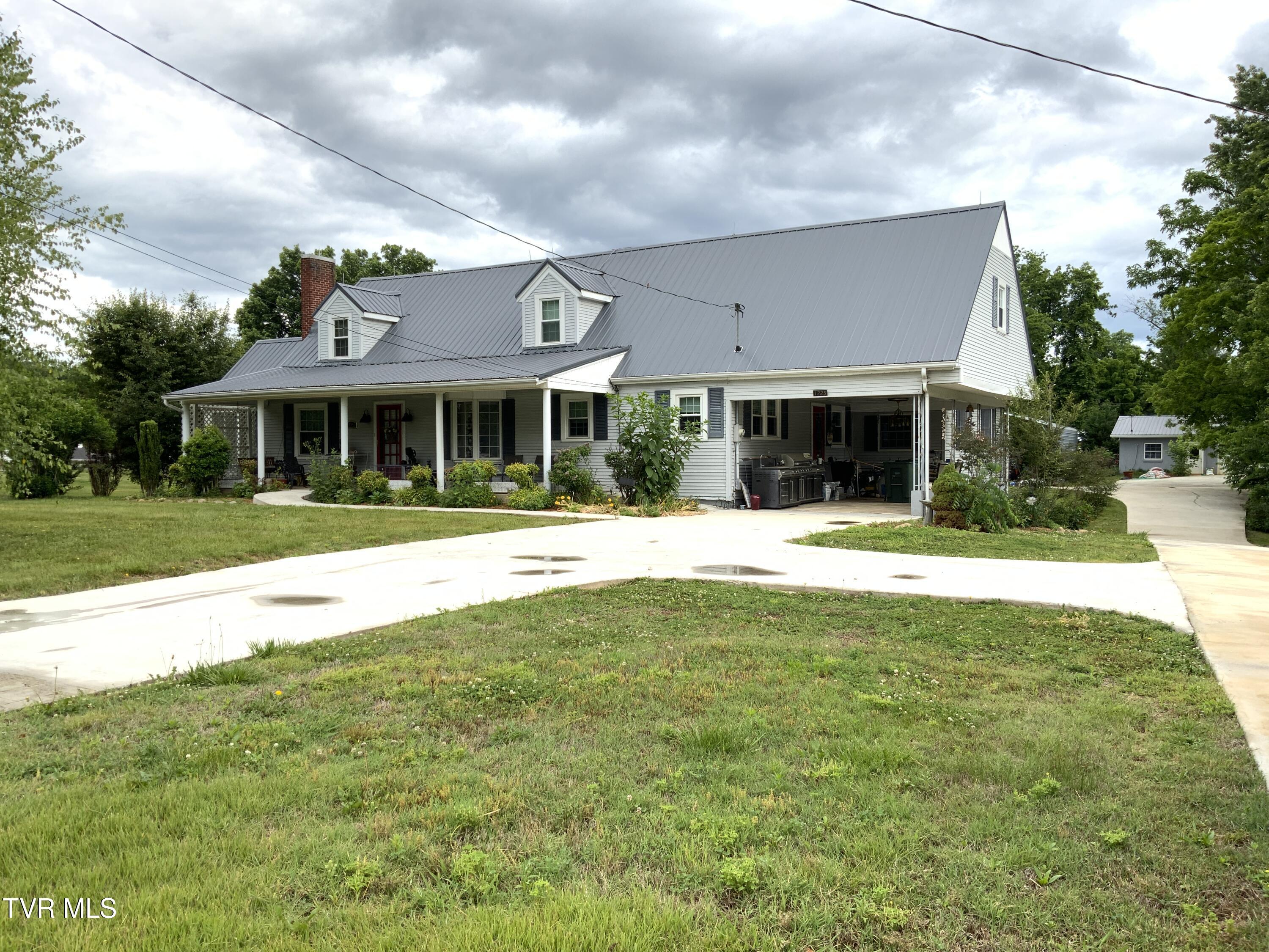 Photo of 4 bed, 2 bath, 3,076 sq ft single family residence at 1225 Erwin Highway