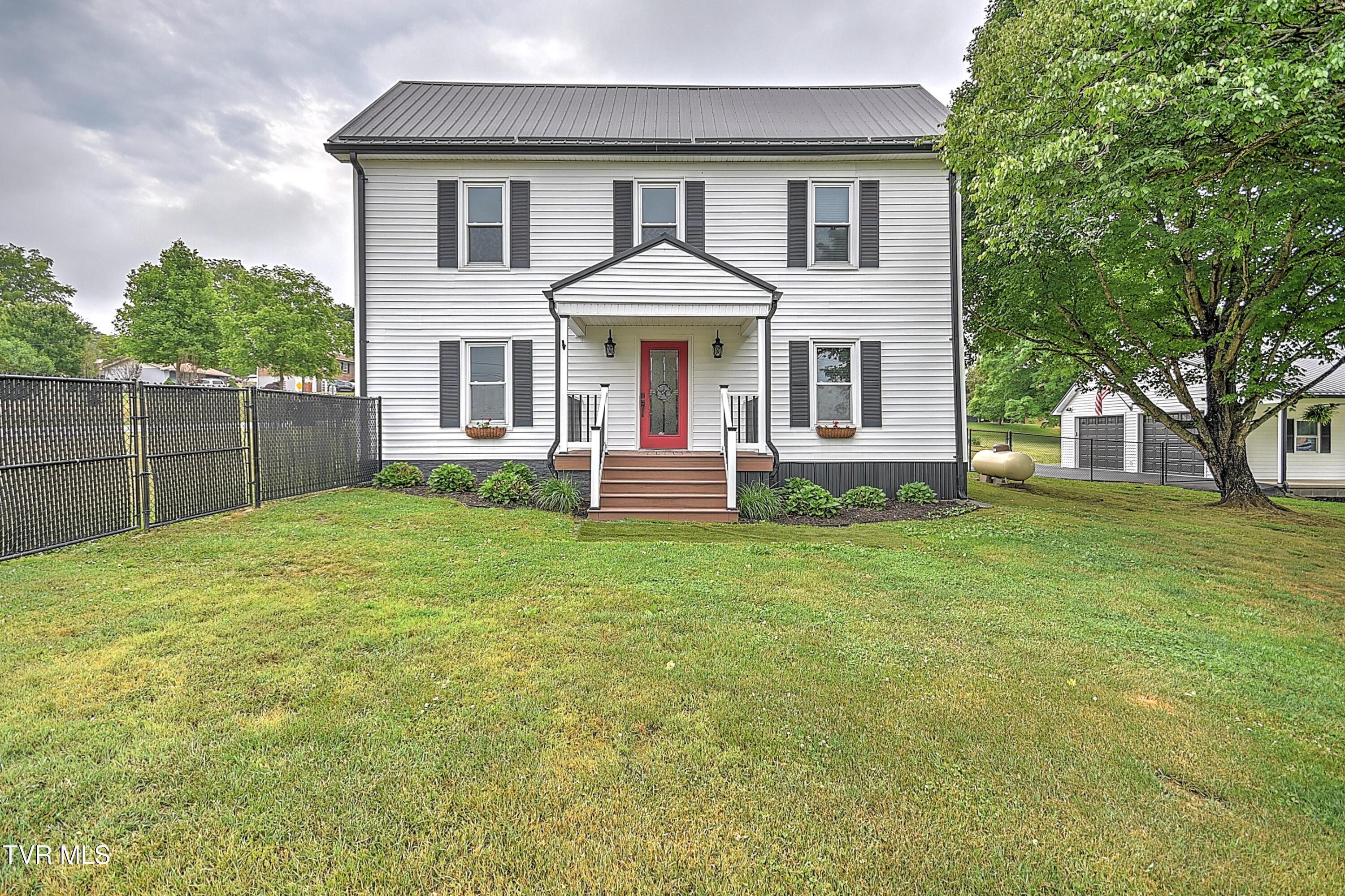 Photo of 2 bed, 2 bath, 1,596 sq ft single family residence at 465 Broyles Lane