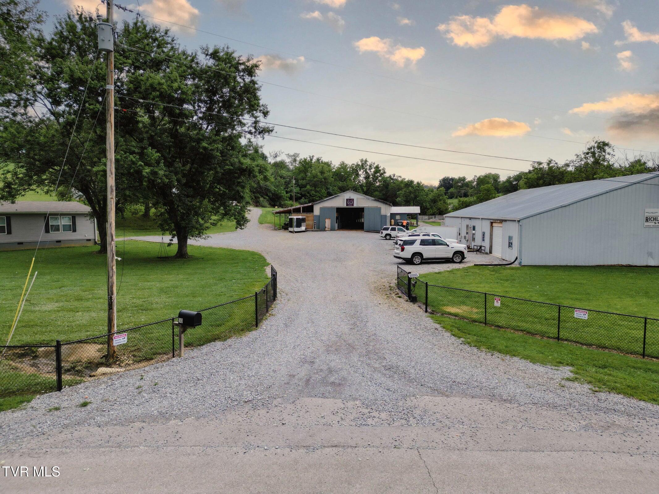 90 Darnell Rd