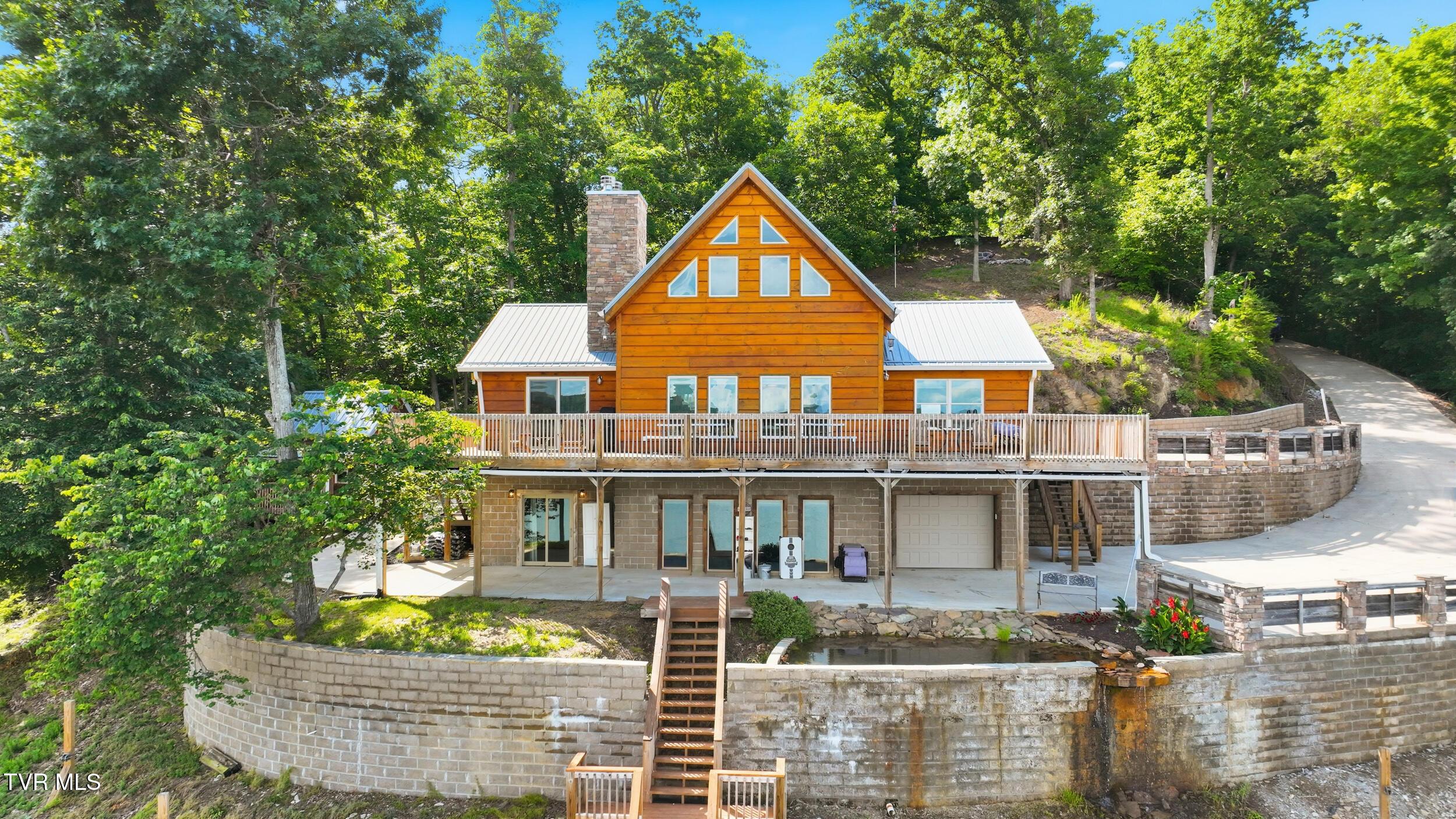 Photo of 2 bed, 3 bath, 2,799 sq ft single family residence at 857 Wilderness Drive