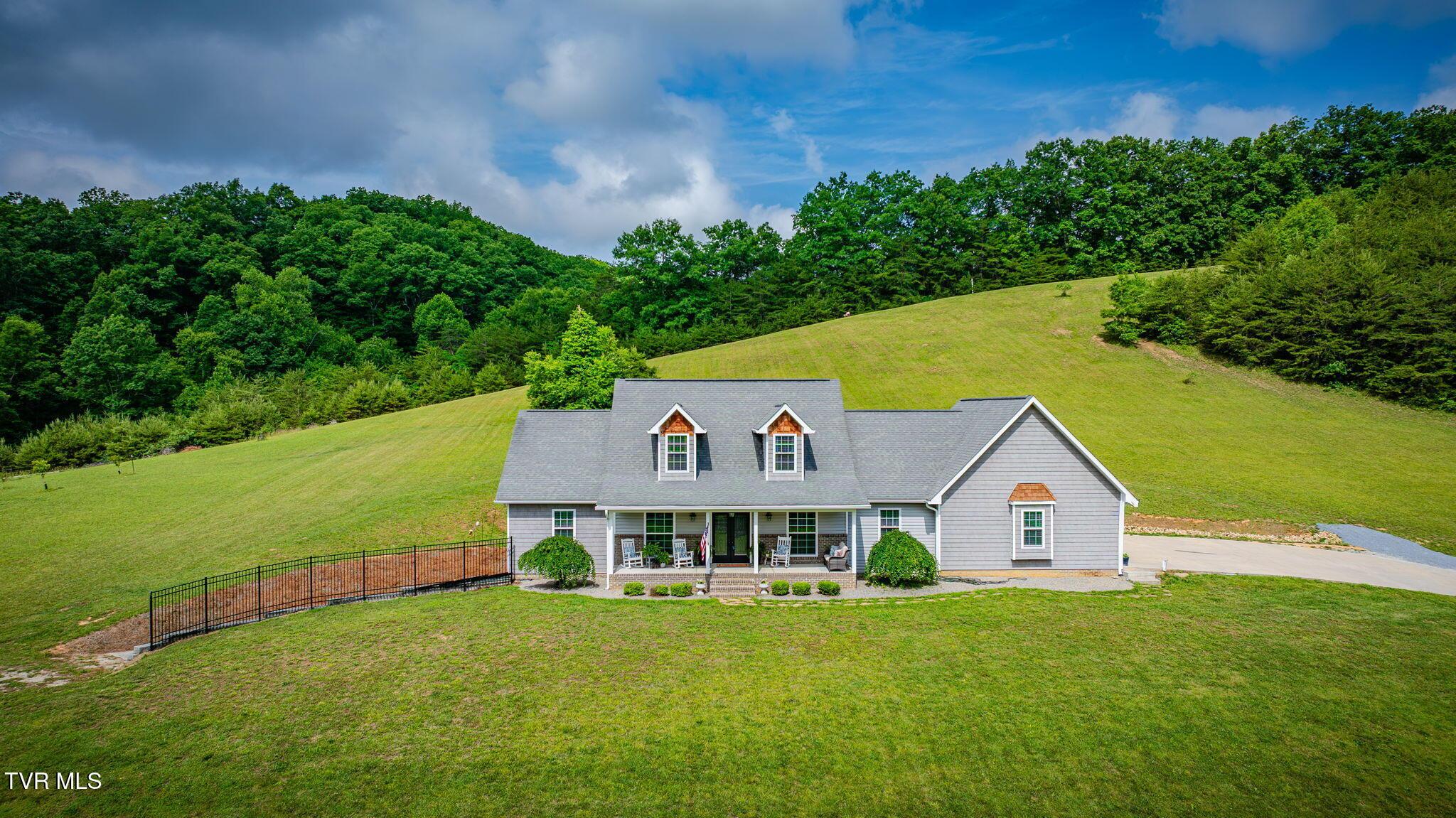 Photo of 3 bed, 4 bath, 4,139 sq ft single family residence at 1130 Elizabethton Highway