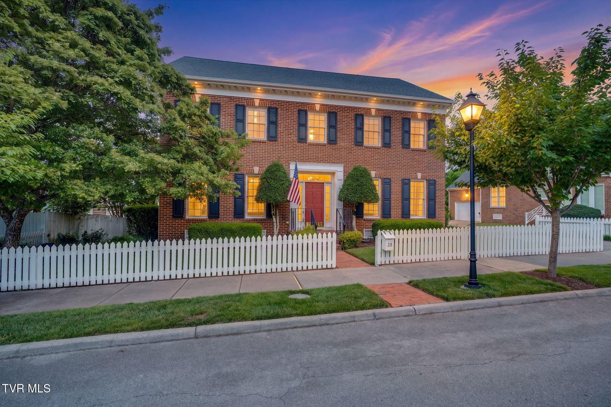 Photo of 3 bed, 3 bath, 2,532 sq ft single family residence at 24 Pendleton Place