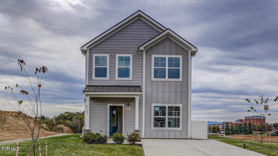 Photo of 3 bed, 3 bath, 1,364 sq ft pud at 4309 Gambrel Oaks Street