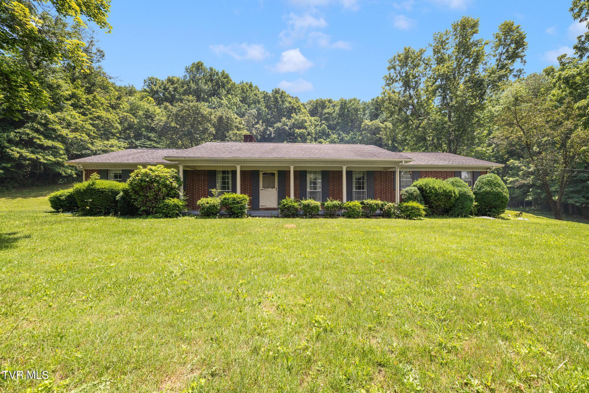 Photo of 3 bed, 3 bath, 1,706 sq ft single family residence at 1013 Creasy Road