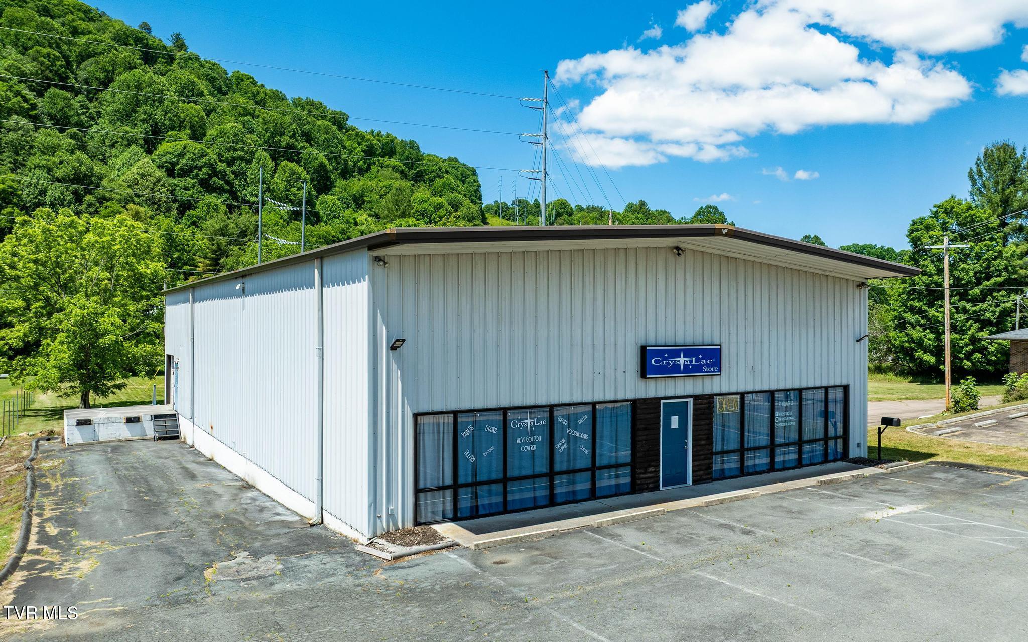 Photo of 4,500 sq ft, 0.3 ac commercial sale at 628 South Shady Street